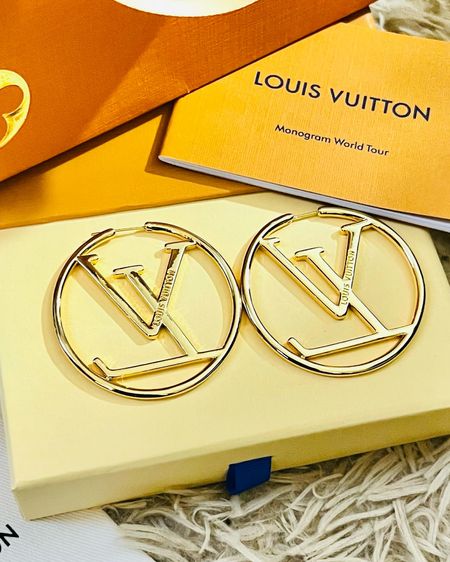 LV Gold Hoops from The Gate

DH Gate Finds | Gold Jewelry | Gifts for Her | Louis Vuitton Hoops | Gold Earrings

#LTKFind #LTKstyletip #LTKunder50