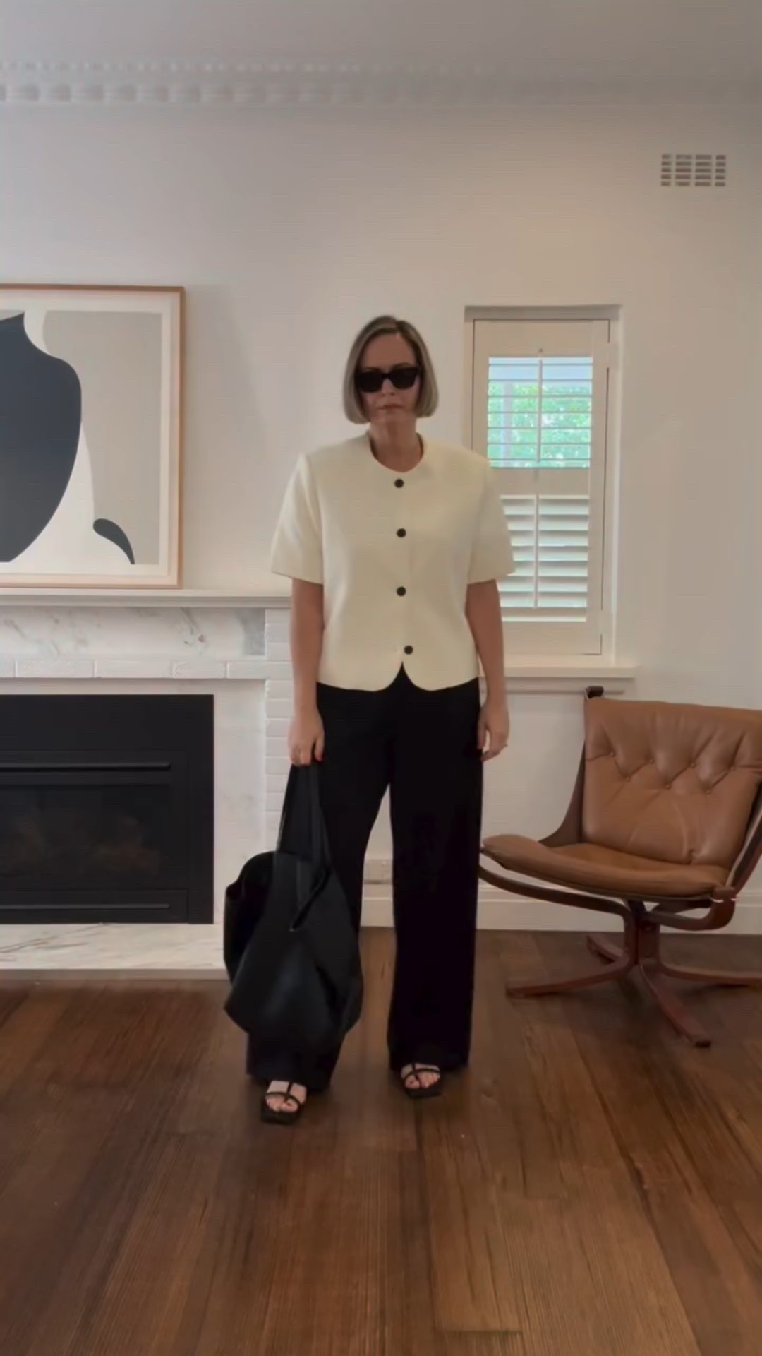 Simple and chic today in @harris_tapper

Wearing size 12 in jacket and 14 in pants