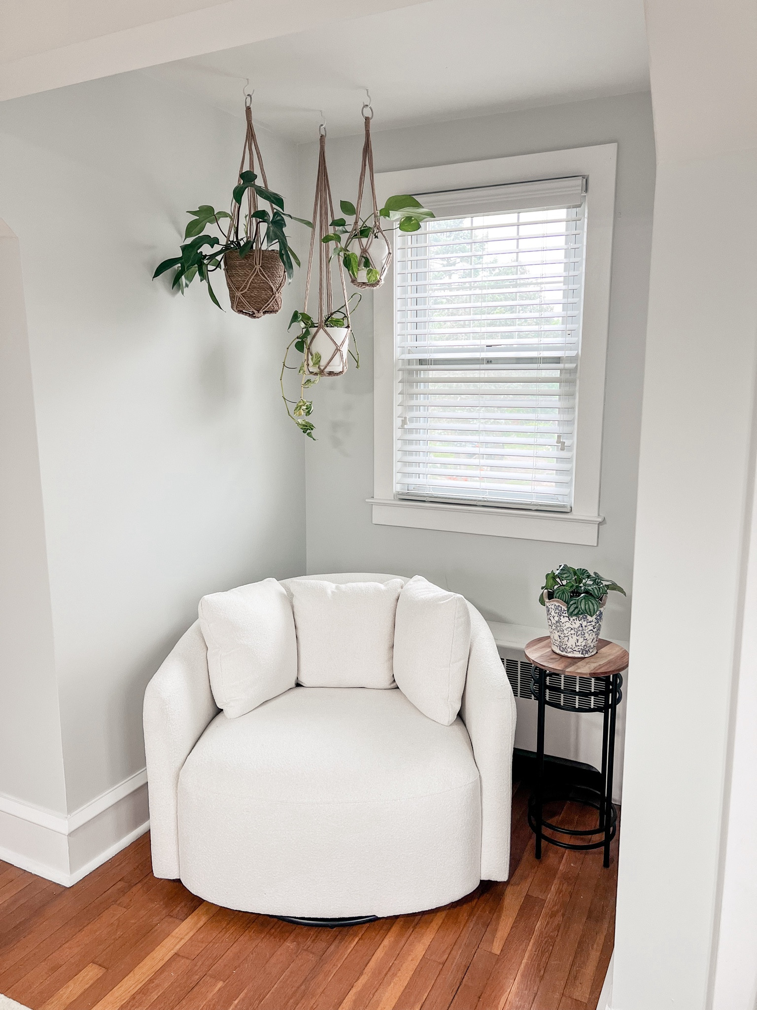 Reading nook 🌿🪴

#LTKHome #LTKStyleTip #LTKU