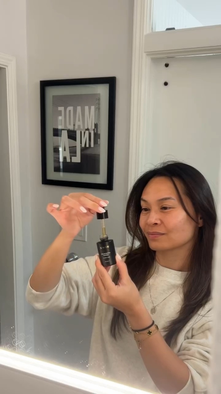 Layering Skincare for the fall season to keep the skin barrier protected and hydrated for healthy glowing skin! 

As we transition into the fall season 🍂 where we start to layer up with scarves and sweaters, we also need to layer our skincare. 

As the weather changes we start to lose humidity in the air and as it starts to become dry and cold, we need to hydrate the skin and protect the skin barrier by layering our skincare. This helps to strengthen the skin barrier and allows your skin stay healthy and continue glowing all year long ✨

Products:
@beekman1802 
@dimebeautyco 
@skin1004official 
@sekkisei.official 
@beautyofjoseon_official 

Follow me for more skincare tips! 💡

#skincare #layeringskincare #skincareforfall #skincaretips

#LTKBeauty #LTKFindsUnder100 #LTKOver40