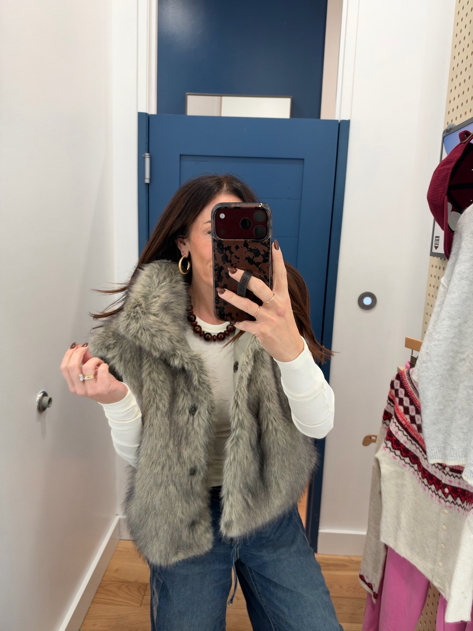 The cutest fur vest on sale + stackable code: AEFALL30 for extra savings

#LTKootd #LTKSaleAlert #LTKSeasonal