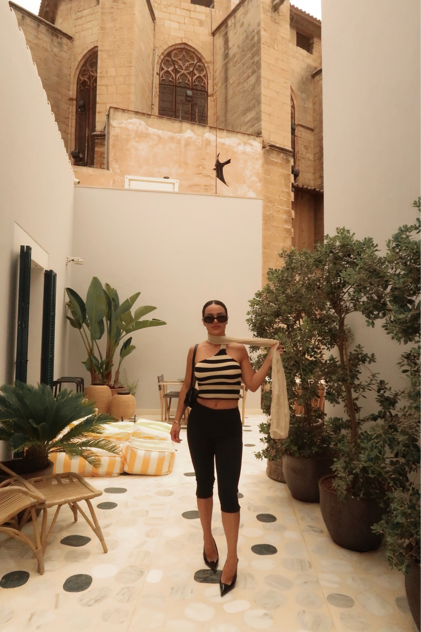 Capris + neck scarf top = chic

#LTKParties #LTKSummerSales #LTKStyleTip