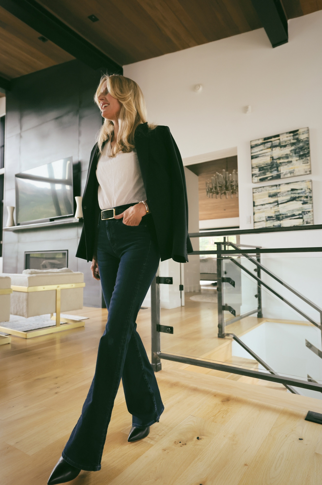 This is what confidence in a good pair of jeans actually looks like!

Caught mid-laugh in the jean that's become my go-to lately. Dark wash, subtle flare, structured through the hip so it holds its shape all day. Paired with a blazer and simple tee for an outfit that works from morning errands to dinner reservations.

#LTKootd #LTKOver40 #LTKSaleAlert