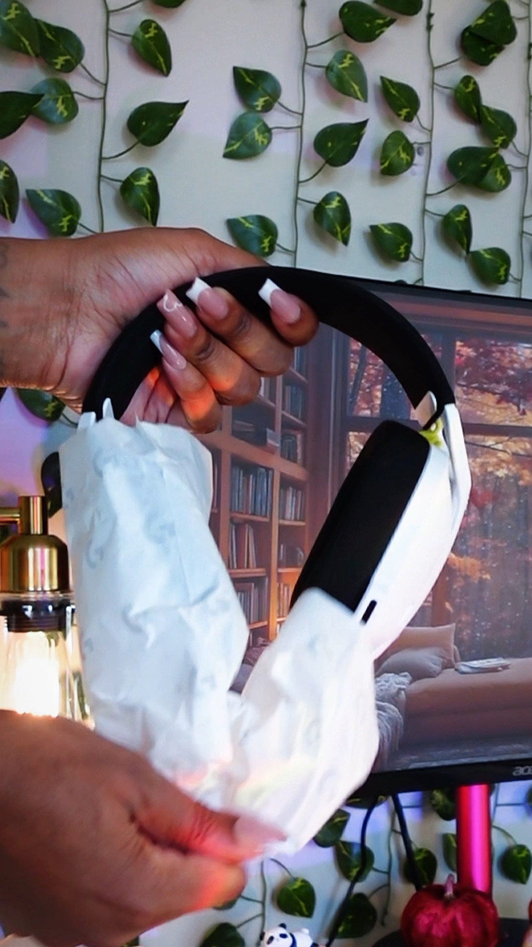 The perfect lightweight wireless headset 🎧💭

#LTKCyberWeek #LTKHoliday #LTKGiftGuide