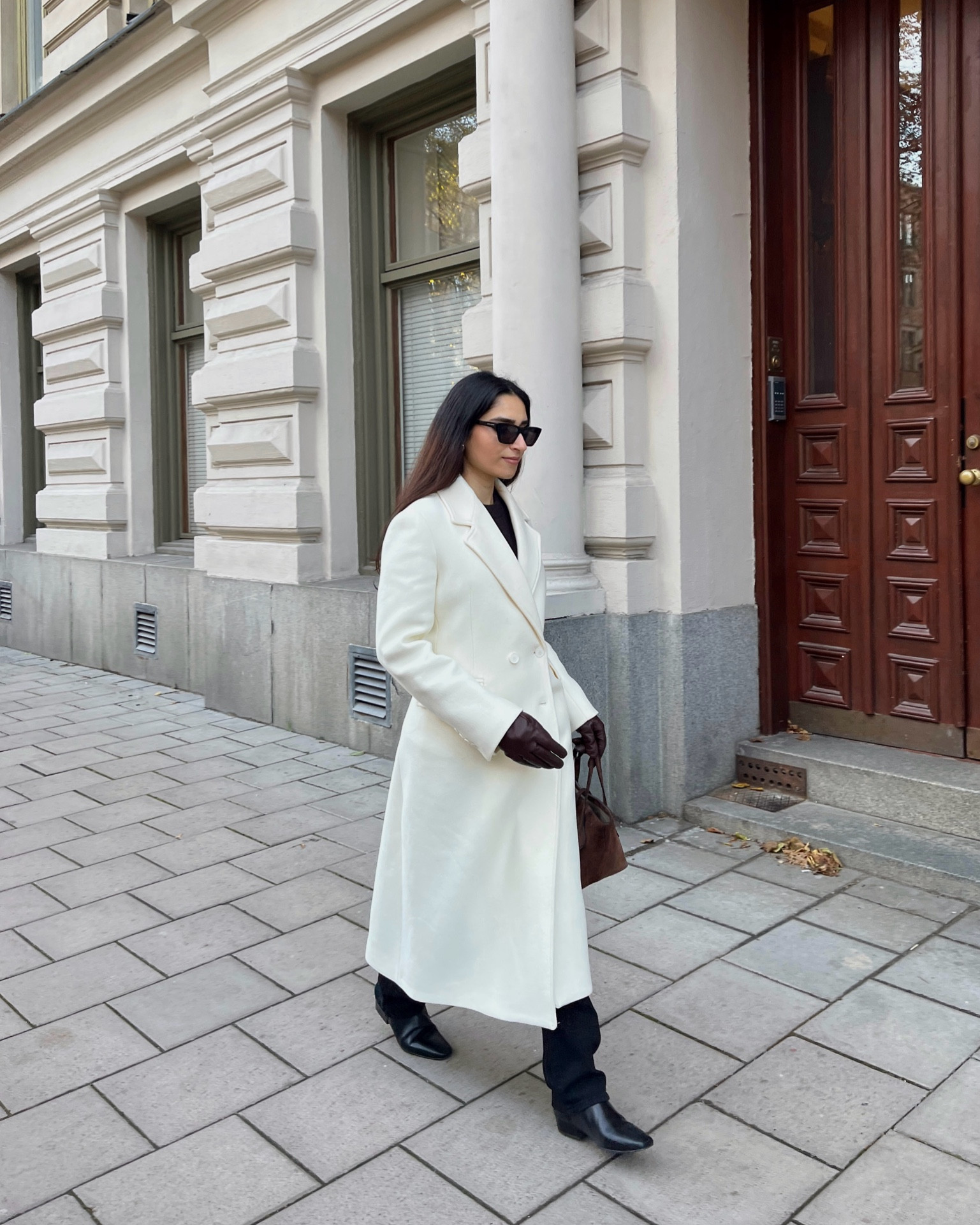 Winter whites🤍🤍

White winter coat, winter outfits, Suede bag, Winter boots, Leather gloves, Winter fashion

#LTKeurope #LTKwinter #LTKCyberWeek