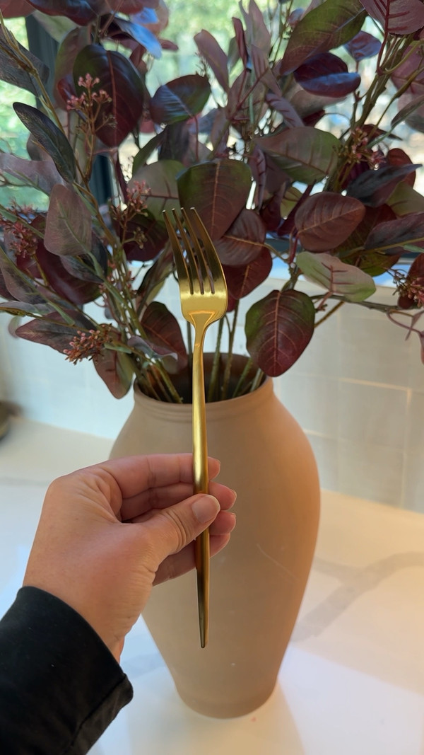 Upgrade your table setting with this stunning gold flatware set from Amazon!