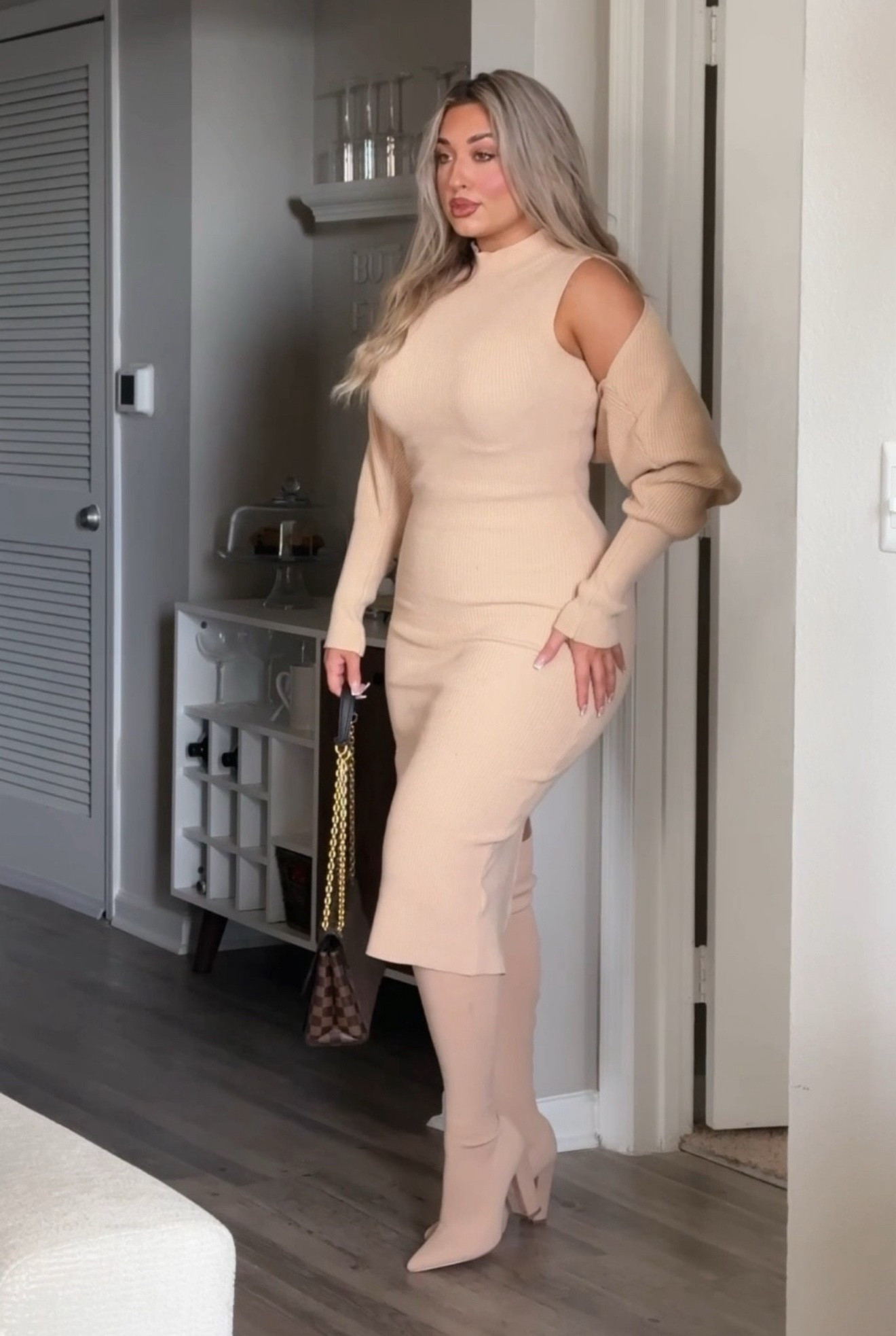 Fall outfit idea. Super flattering dress, one of my faves! Wearing a size large.

#LTKStyleTip #LTKWorkwear #LTKSeasonal