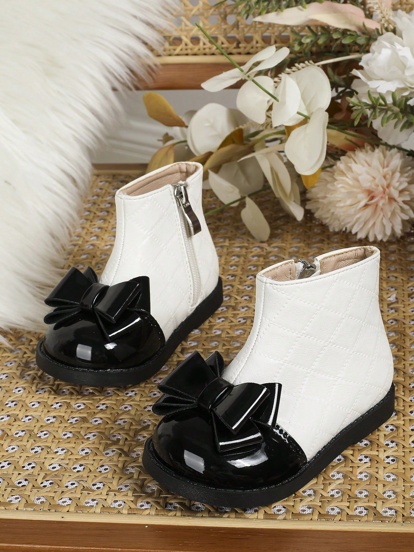 Girls' Autumn & Winter Black & White Color-block British Style Flat Boots With Lovely Bowknot Det... | SHEIN