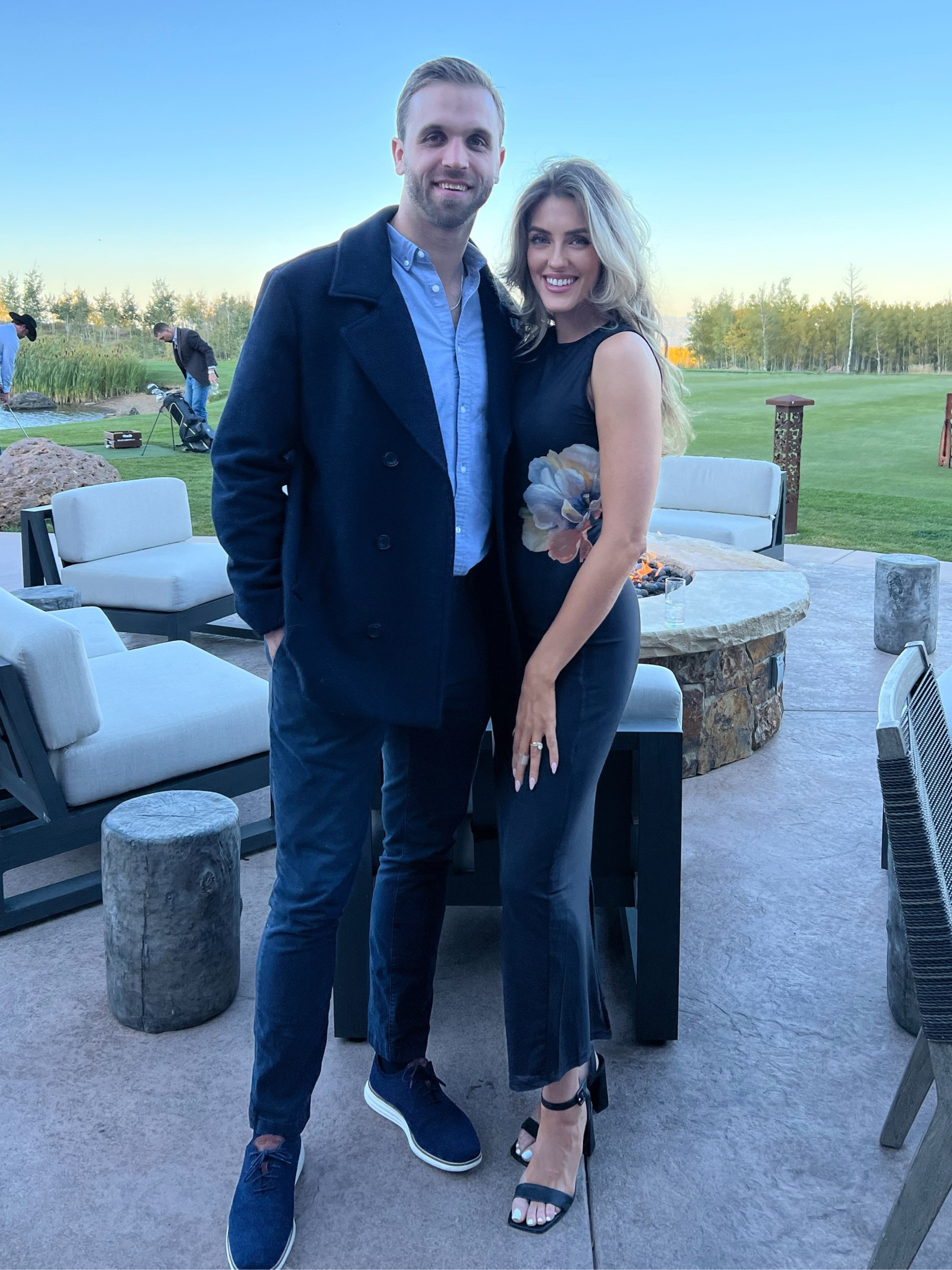 Stretchy and SO comfortable black dress! Wore to a rehearsal dinner for a wedding #wedding #event #dress 