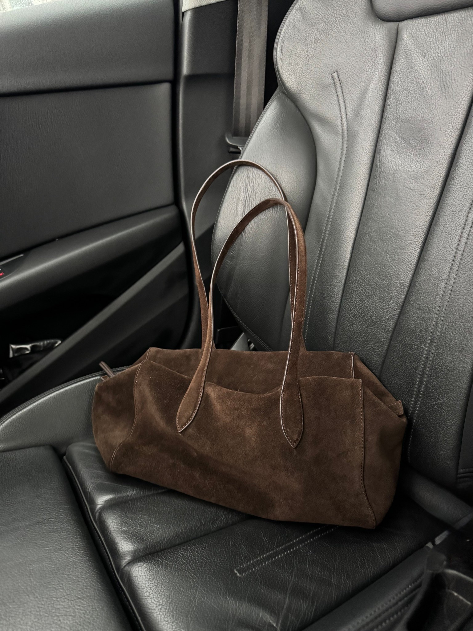 the chic-est brown bag 👜

#LTKbag #LTKasia #LTKstyletip