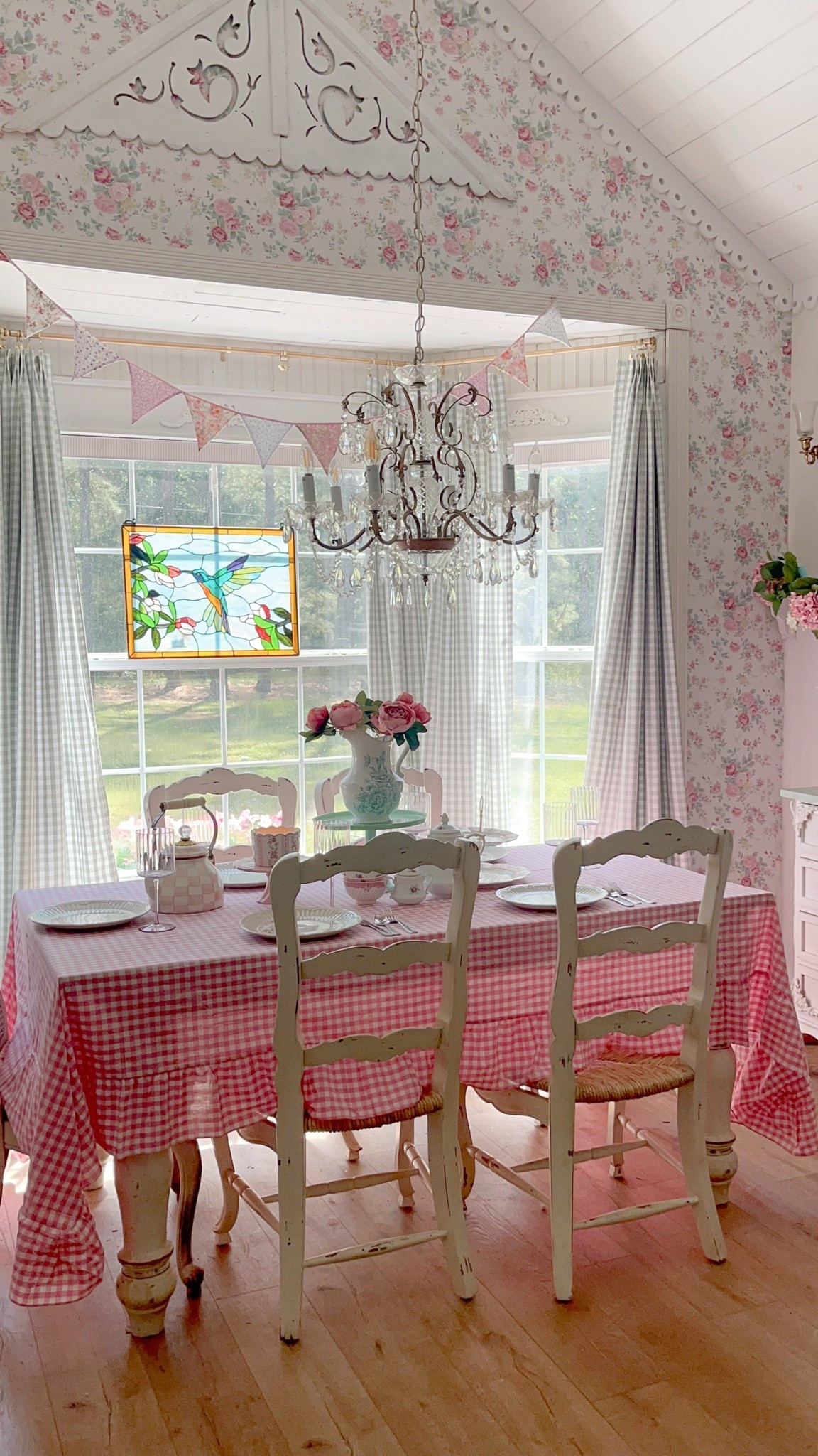 Wallpaper and dining room links