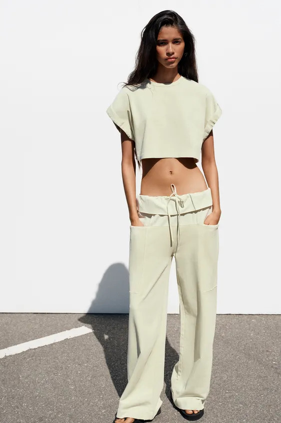 REGULAR FIT - ROUND NECK - CROPPED - SHORT SLEEVET-shirt with main fabric made from 100% cotton y... | Zara US