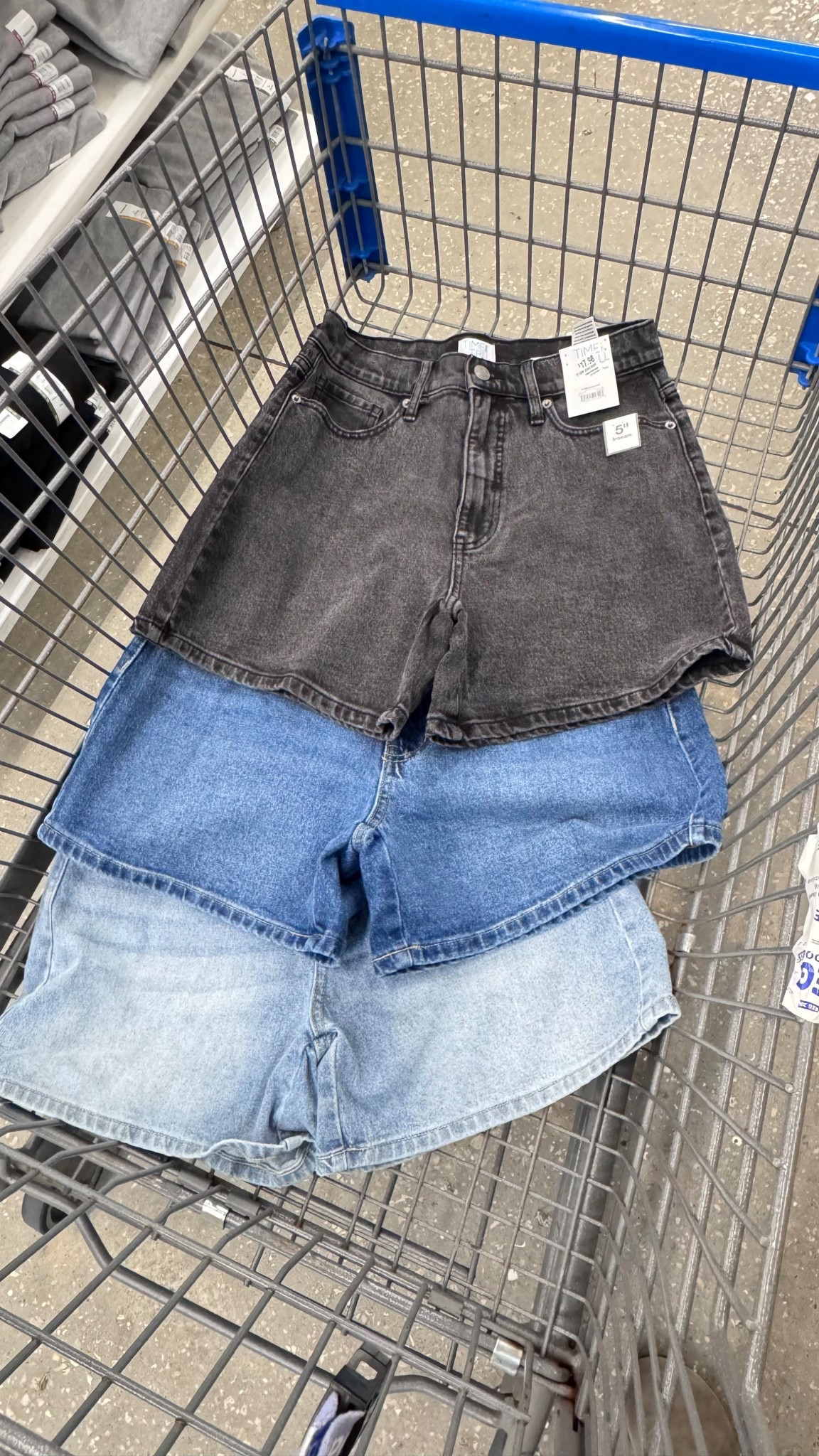 The perfect length shorts!

#denimshorts #momshorts #jeanshorts 

#LTKFestival