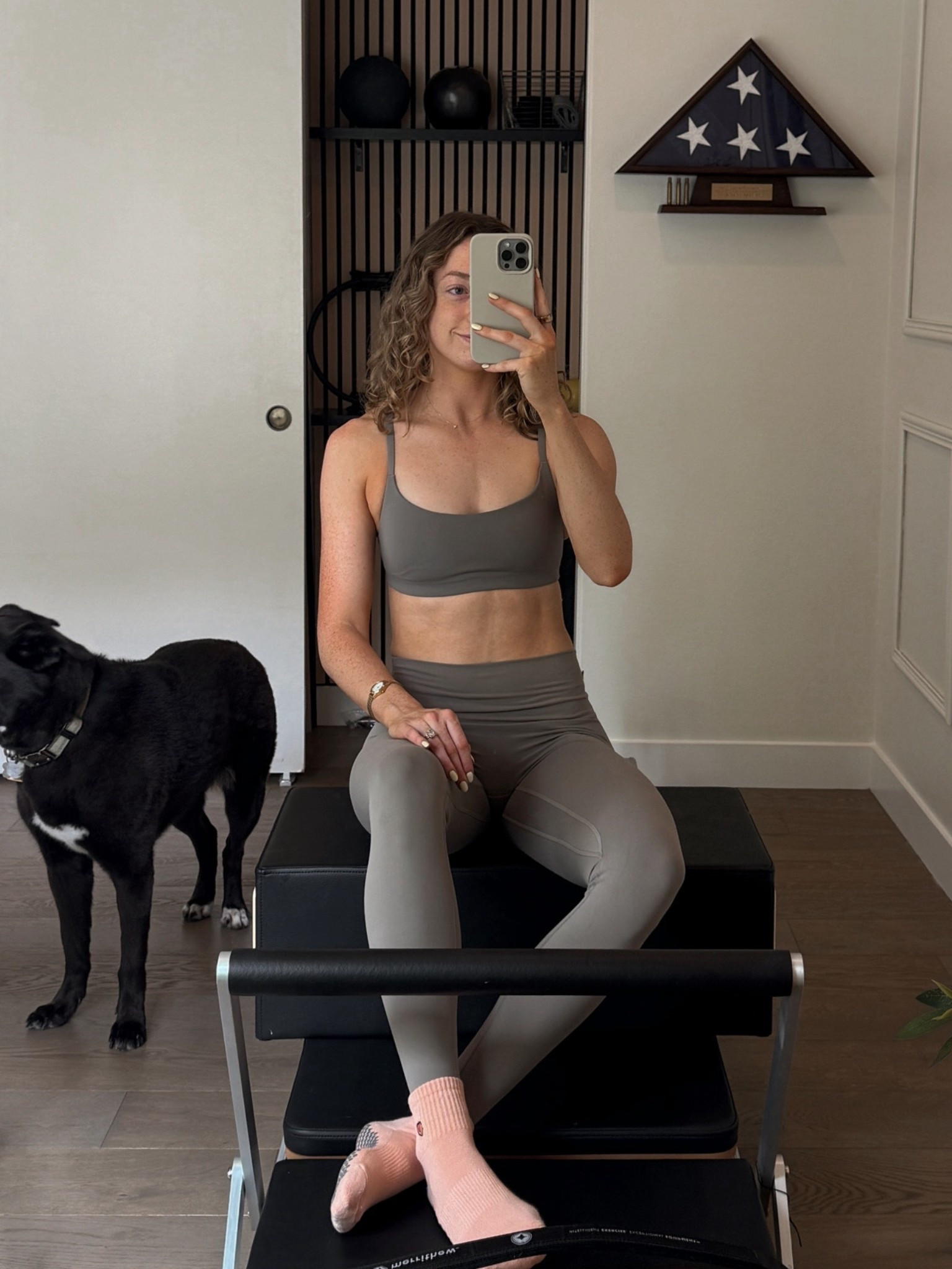 Pilates Outfit
Bra & Leggings: 4
color: warm ash grey