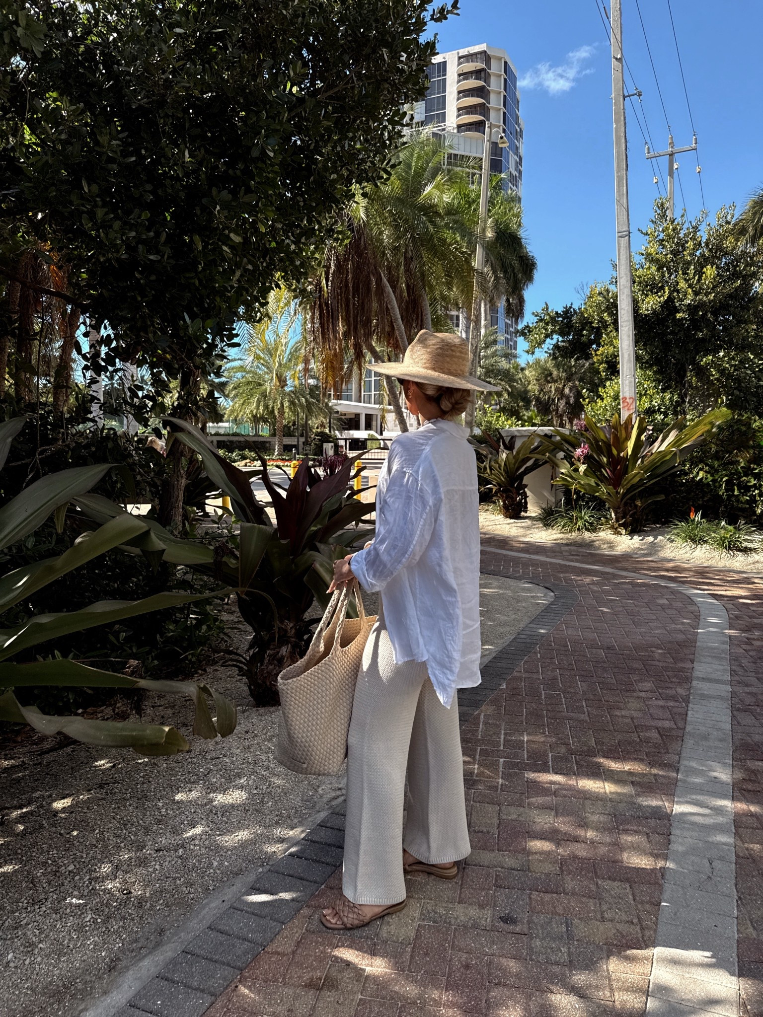 beach look today wearing linen aritzia top with crochet pants and my favorite sun hat for the beach! 

#LTKdayinmylife