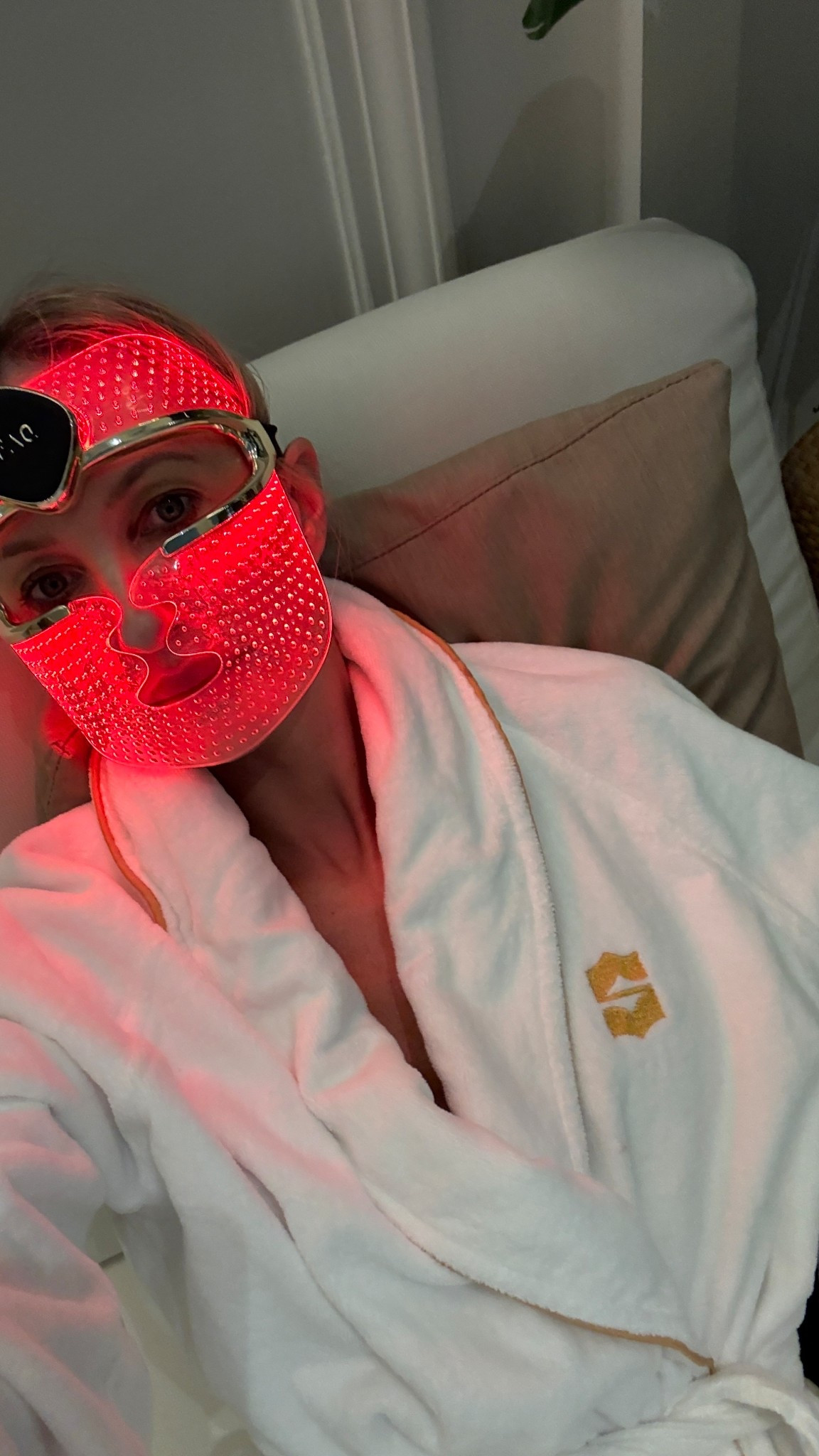 HANNAHS35 for a massive 35% OFF 
Also love the red light screen 