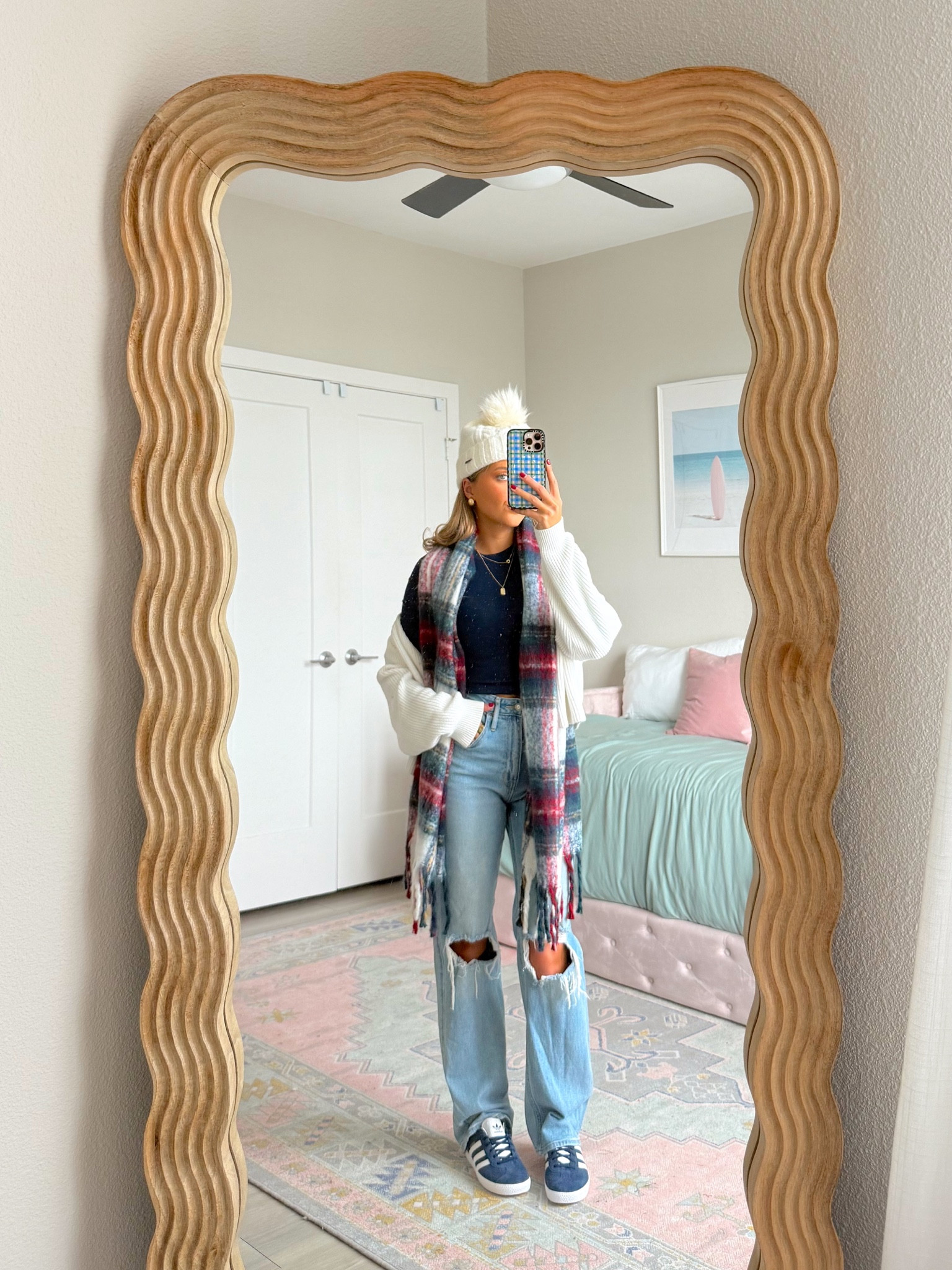 cute casual winter outfit idea from Hollister ❤️🎄 wearing a 00 regular in these jeans 

#LTKHoliday #LTKootd