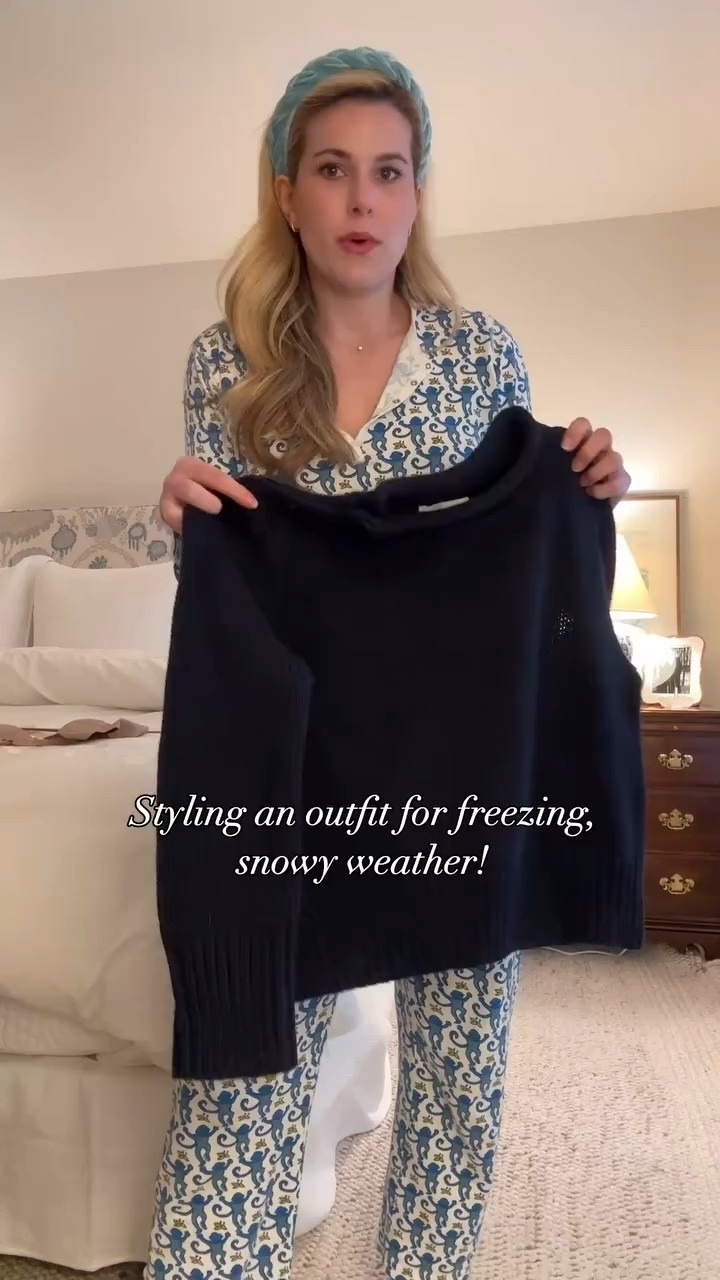 Styling an outfit that works in the cold and snow is always a little challenging ❄️ comment SNOW for outfit details. This is an easy and classic outfit that you could create with similar pieces you may already have in your own closet! Sweater gifted @lakepajamas belt gifted @aureum.collective
