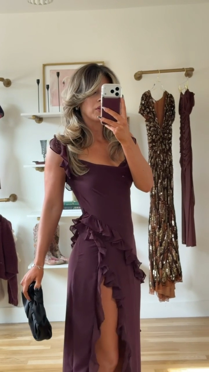 Burgundy ruffle side slit wedding guest and formal event dress

Vici code: emerson30
Electric picks code: emerson20
Glow color: can't handle the heat

Wearing my usual small/2

Wedding guest
Formal event
Black tie
Ruffles
Special occasion
Fall party
Winter event

#LTKWedding #LTKSeasonal #LTKParties