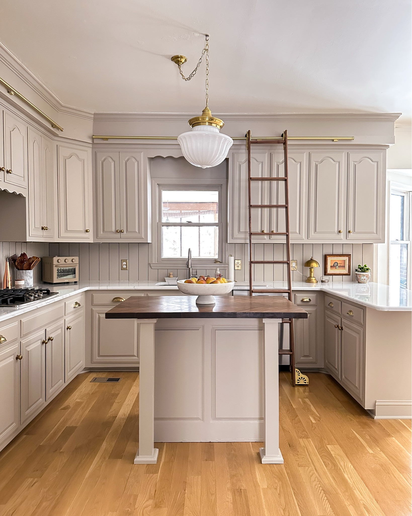 Worth the wait! I'm finally ready to share some still shots of the kitchen renovation!

This was a true labor of love, and it pushed me out of my comfort zone in more ways than one, but I wouldn't take it back for anything. I learned so many new DIY skills, had some fresh lessons in the concept of "patience" and ended up with a kitchen that finally feels like me.

All the details and sources are up on AllisonSkiff.com today. I hope you love it just as much as I do!

@oneroomchallenge @apartmenttherapy


#oneroomchallenge #ORCAT #kitchenrenovation #kitchen #kitchenmakeover #womenwhodiy #budgetdesign #transformation

#LTKFindsUnder50 #LTKFindsUnder100 #LTKHome