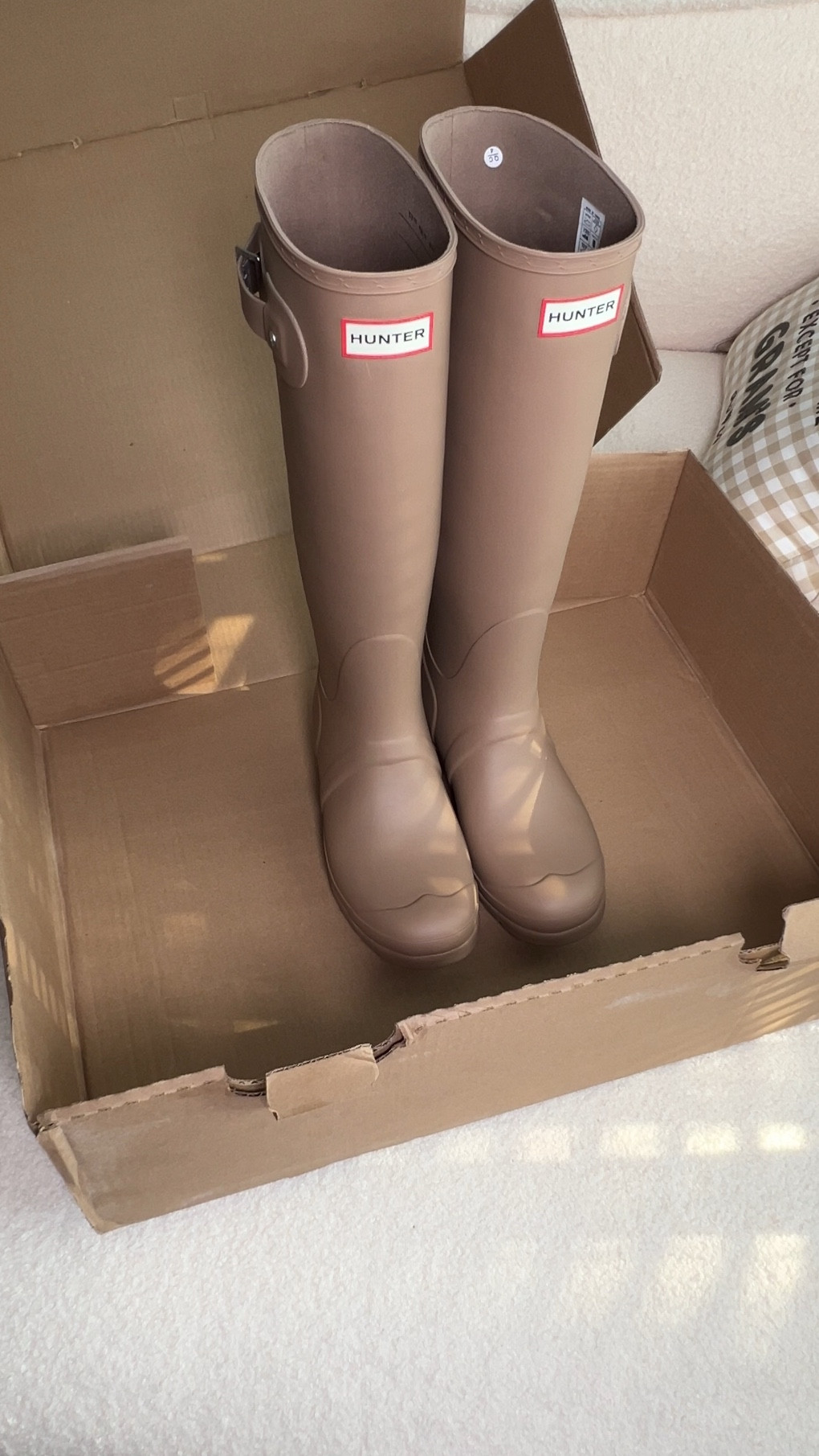 New spring color available 🌸⛱️🌼
It’s rainy season again and hunter rain boots are perfect for the weather 🌸🤍

#hunterboots #rainboots #spring #springstyle

#LTKShoeCrush #LTKStyleTip

#LTKSpringSale