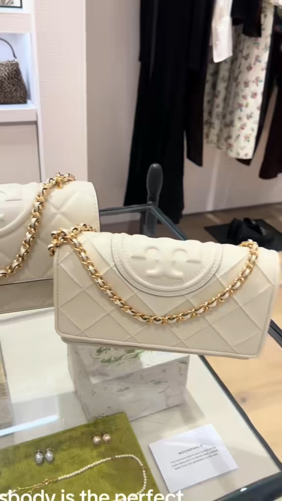 This light cream Tory Burch… already obsessed 🤍
Trust me, this one won’t stay in stock.

LTKStyle #LTKItBag #ToryBurch #NeutralStyle #LuxuryStyle #EverydayLuxury #BagObsessed #LTKFinds #SpringStyle