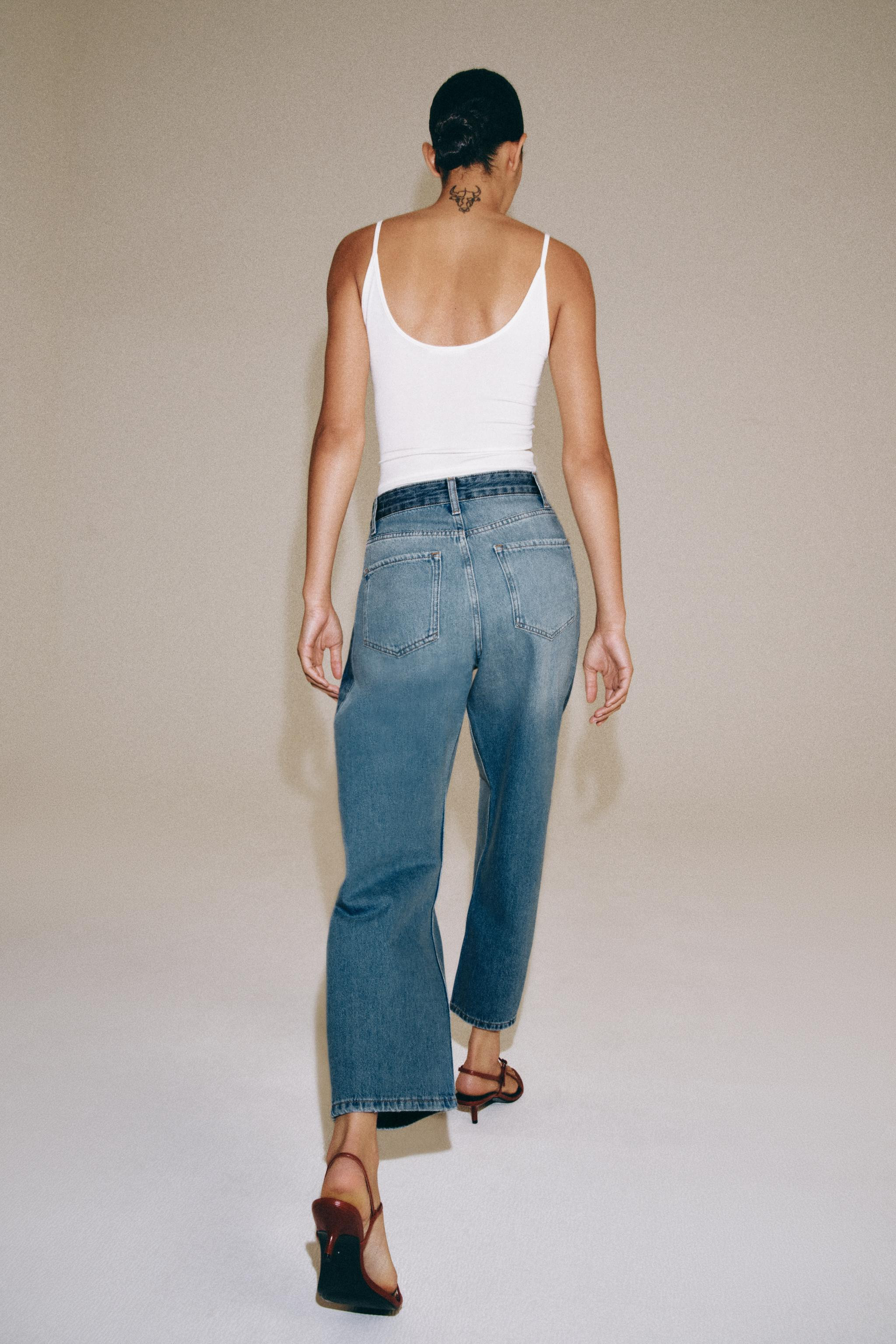 ZARA WOMAN COLLECTION Mid-rise jeans featuring belt loops and five-pocket styling. Contrasting de... | Zara US