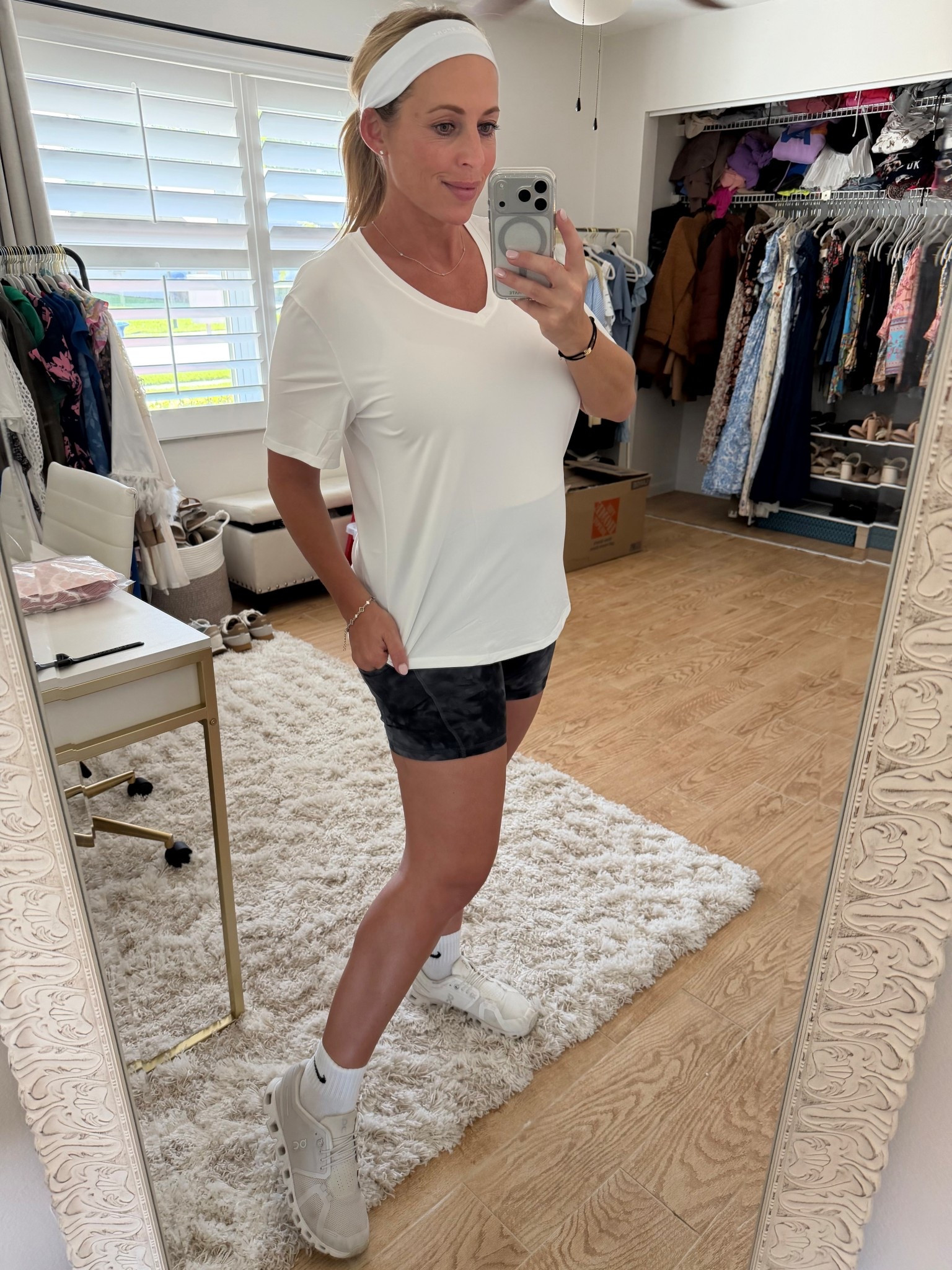 Walking outfit

#LTKfitnessgoals #LTKActive #LTKdayinmylife