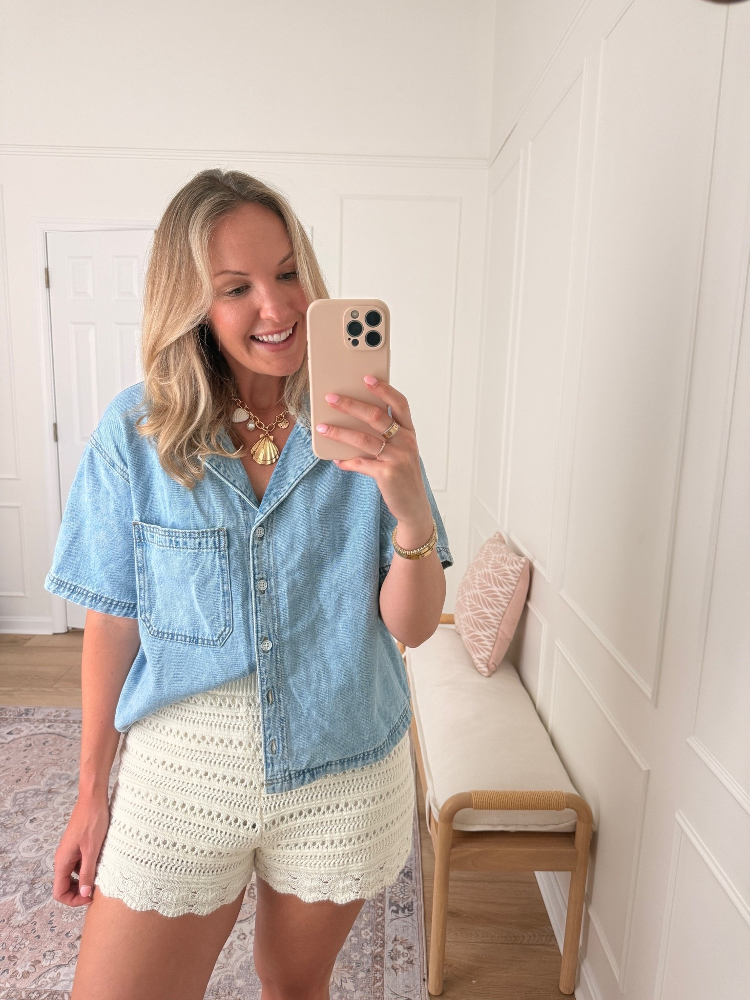 Casual summer outfit - vacation outfit - med top and large shorts