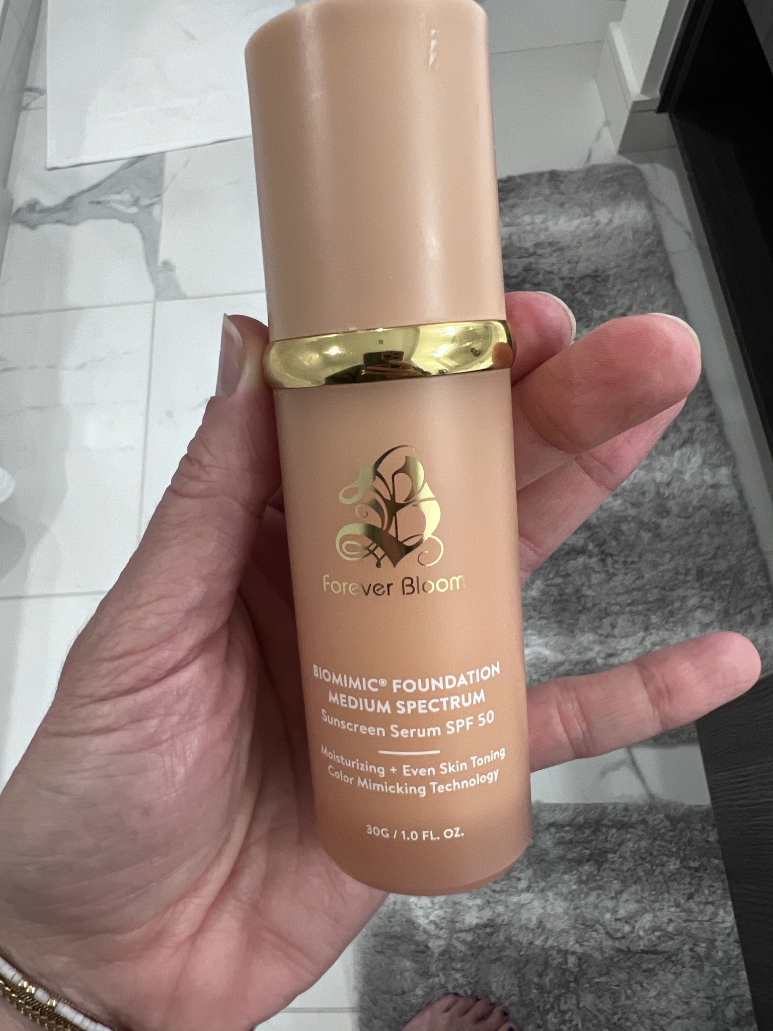 Tried it for myself. Works!! 

Very lightweight, a little goes a long way!

#LTKbeauty #LTKover40 #LTKfindsunder50