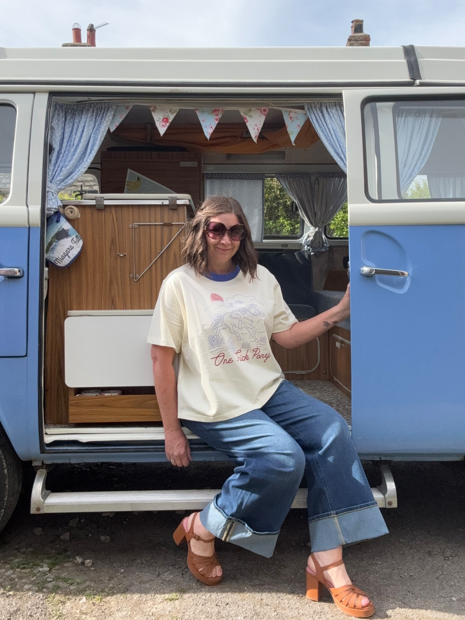 Loving this over sizes tee and jeans combo

#LTKfestival #LTKpetite #LTKsummer