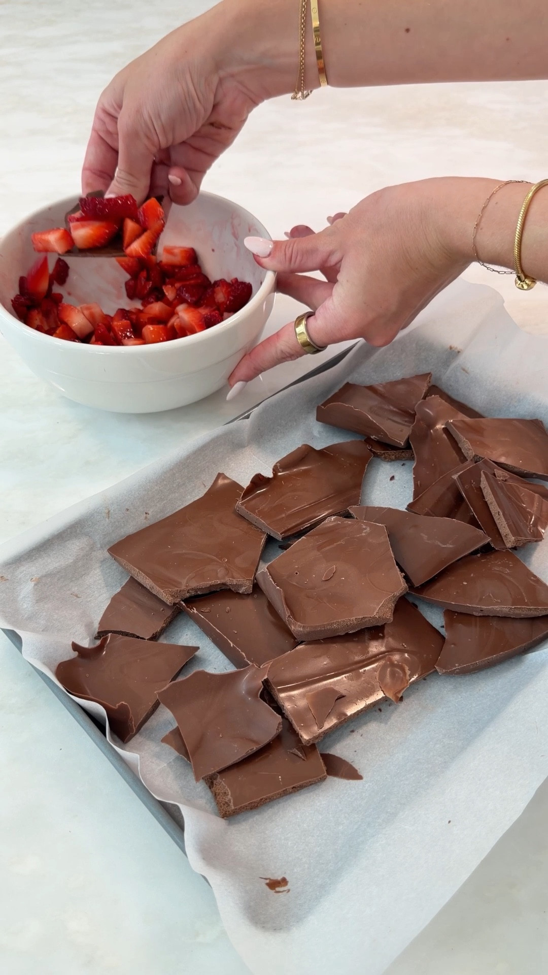 Strawberry chips & salsa 🍓✨
aka your new favorite sweet snack (it’s giving dessert + appetizer energy)