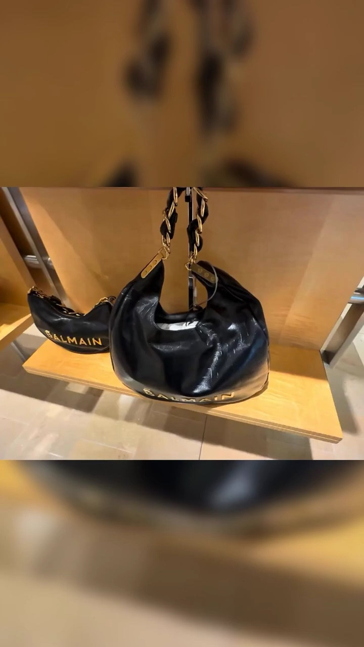 Luxury Handbag Find | Elevated Designer Style

This bag is giving luxury and bold style. Perfect for making a statement while still being wearable for everyday looks. A great find if you love designer fashion.
#luxurybags #designerstyle #handbaglover #fashionfinds