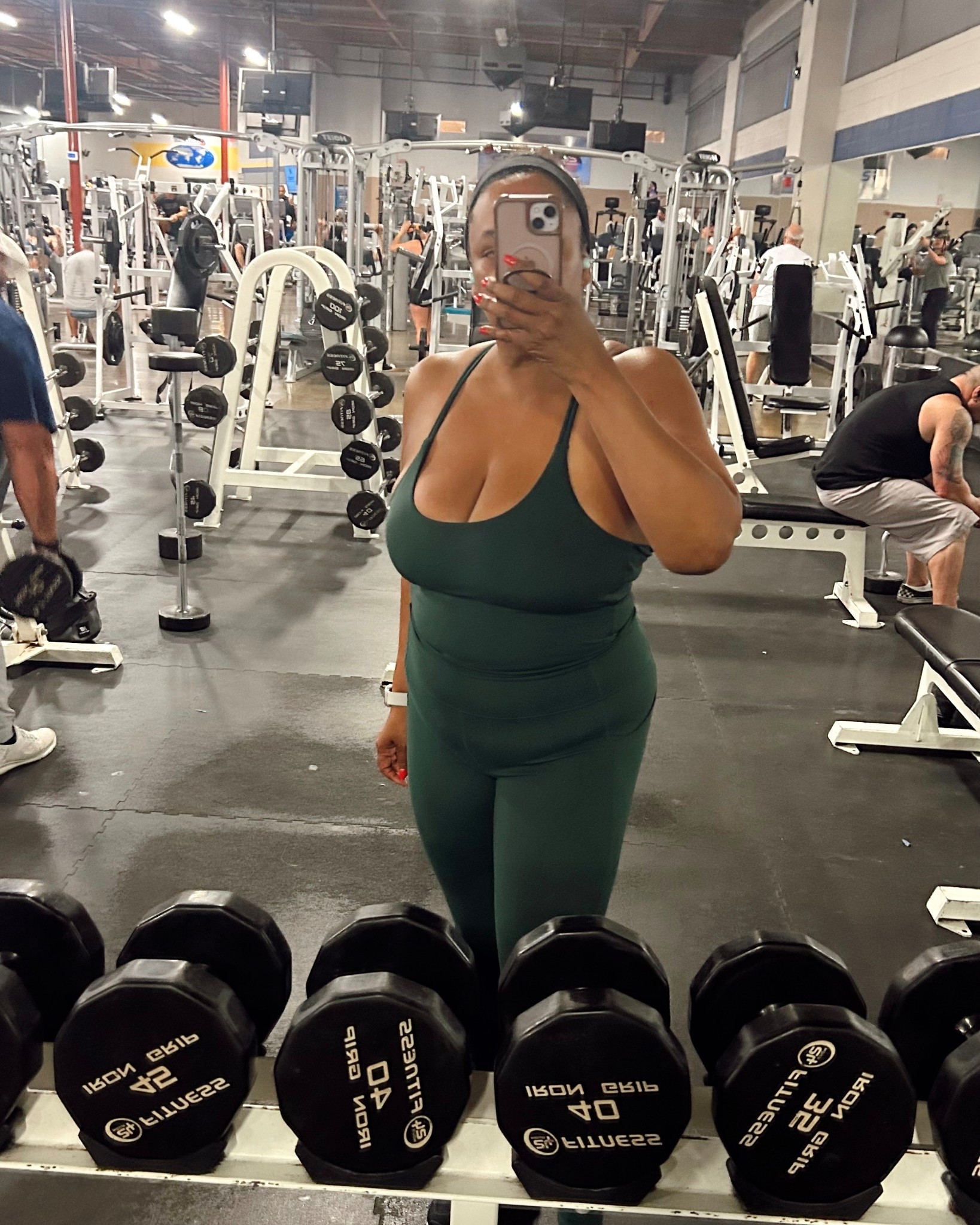 Gym 💪🏾 Outfit Check ☑️! Wearing an xl in both.

Changing up 5:30 am workouts a bit - going from weights 2xs a week and walking other days to weights 3xs a week. I start my weight training  days with one mile on 3.0 incline. Then weights. Feeling great 💪🏾🚀

#LTKfitnessgoals #LTKOver40 #LTKActive