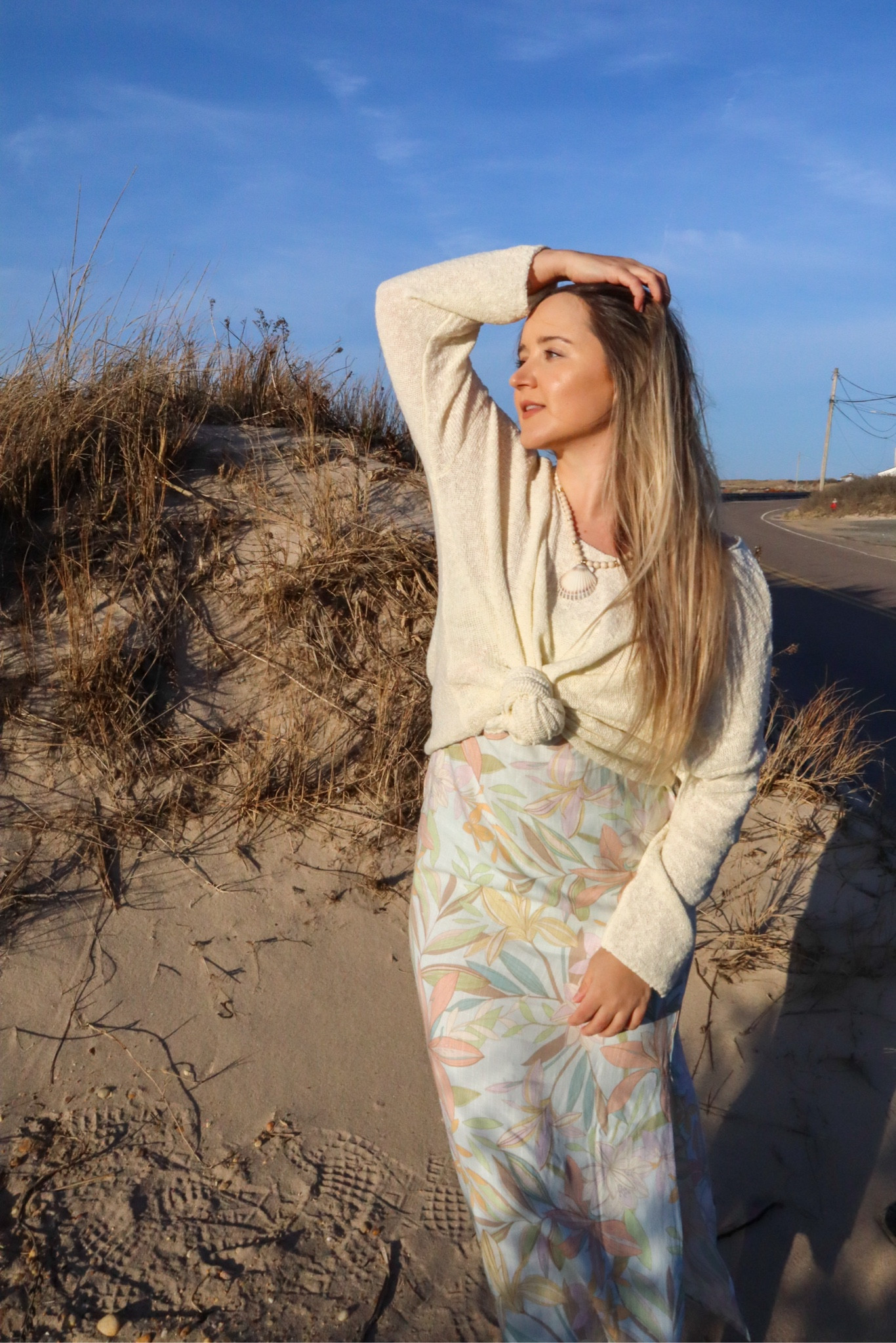 The softest pullover and it’s perfect to wear over a little slip dress✨ I got it in a medium to be able to tie 
#vacationoutfit #vacation #set #summer #summeroutfit #getaway #beachset #beachoutfit #travel #traveloutfit
#dress #sundress 



#LTKTravel #LTKSeasonal #LTKFindsUnder100