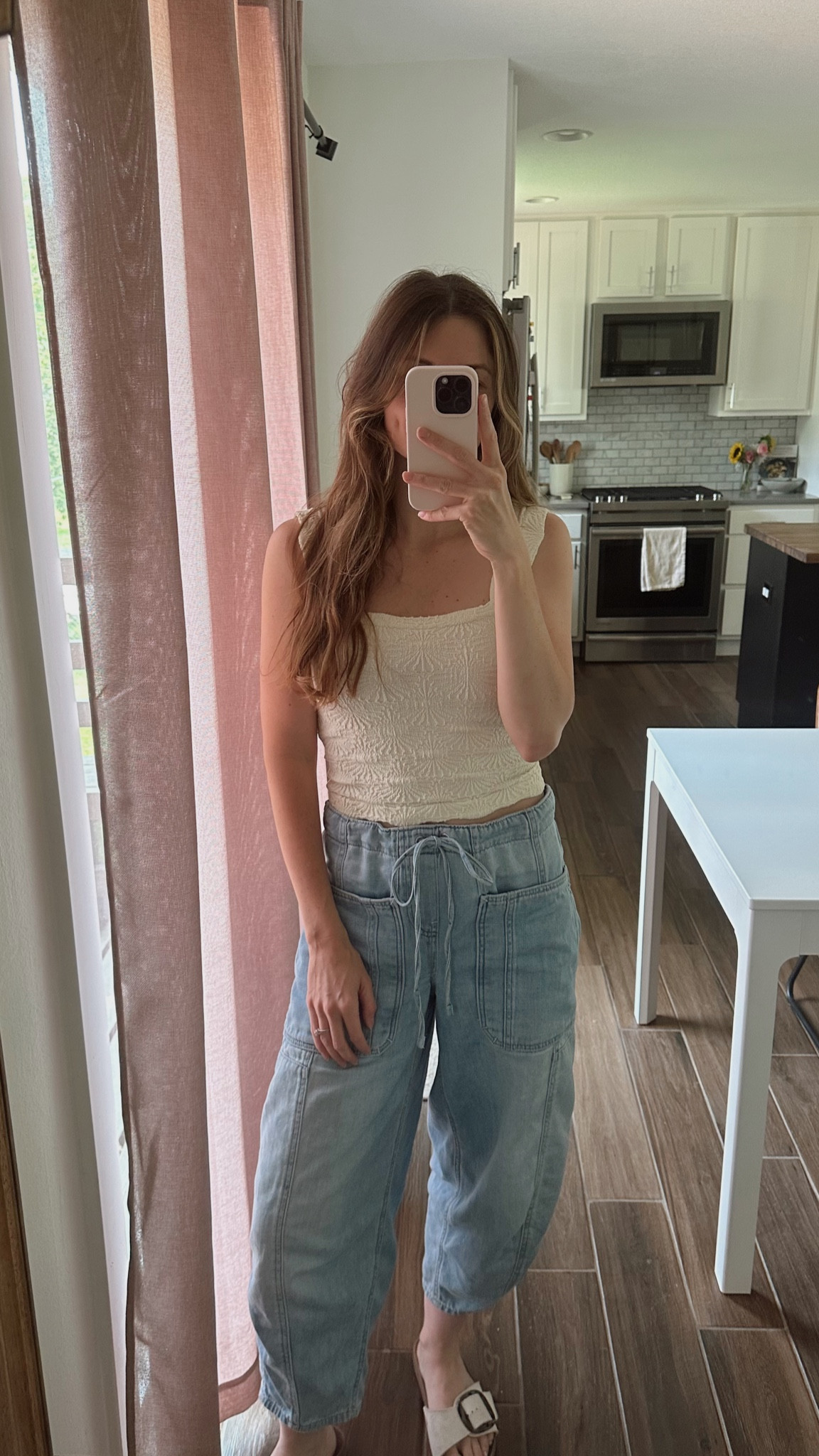 xs/s in tank, xs in pants 

Summer outfit, barrel jeans, mom outfit 