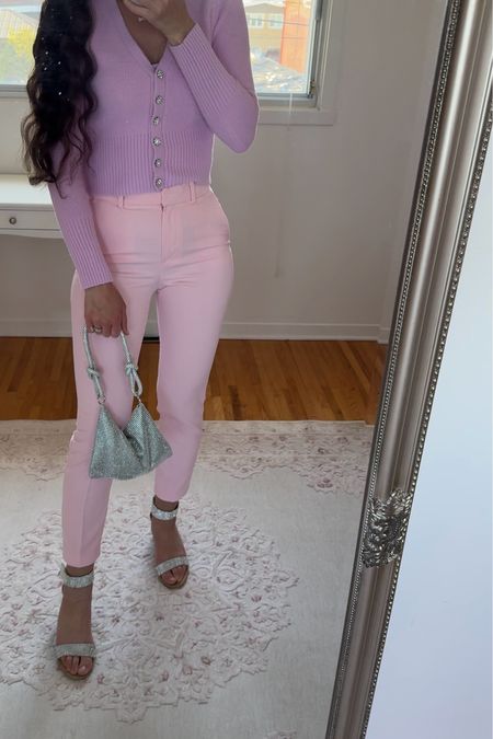 Linked my pink work pants 


#LTKworkwear #LTKsummer #LTKstyletip