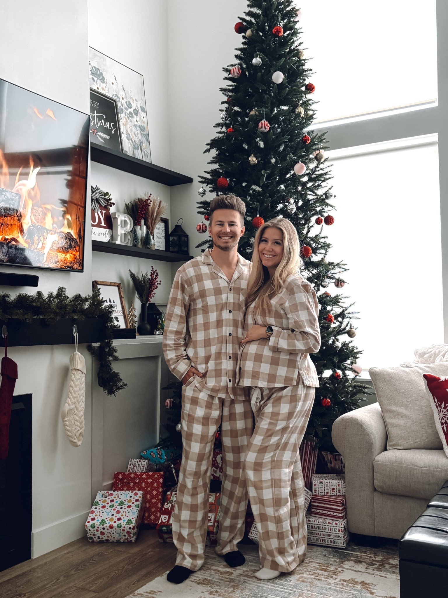 accidentally got Josh a tall when he didn’t need it and I got me a large when I shouldve got M, even with my bump! 


Christmas pajamas | bump friendly | couples matching pajamas | old navy   
