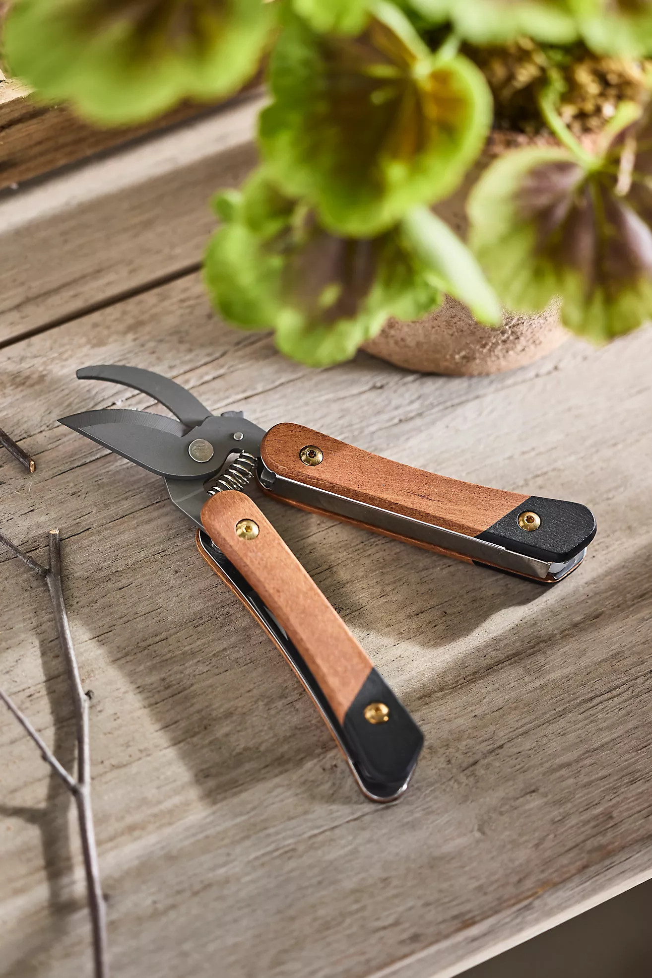 6-in-1 Garden Multi-Tool | Terrain