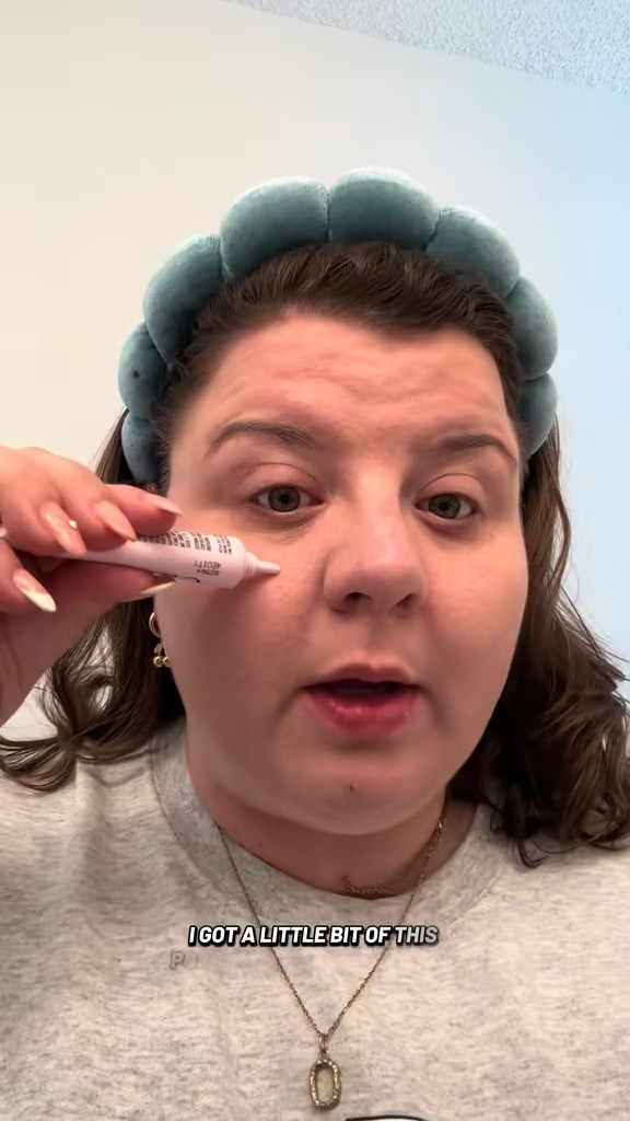 ✨ Flawless skin starts here: e.l.f. Poreless Face Primer! 🌟 This silky, lightweight formula blurs pores, smooths texture, and creates the perfect base for long-lasting makeup. Affordable, effective, and totally viral-worthy. 💖

Because your makeup deserves a smooth start. 💄

#ELFPorelessPrimer #FlawlessBase #MakeupMustHave #SmoothSkinGoals #AffordableBeauty #ViralPrimer #MakeupHack

#LTKPlusSize #LTKBeauty #LTKGiftGuide