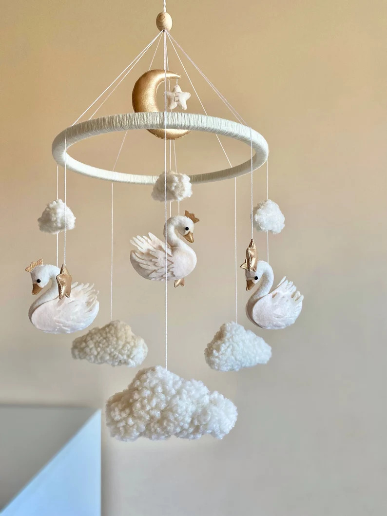 Swan Mobile, Baby Mobile Girl, Boucle Mobile, Baby Room Decor, Nursery Mobile - Etsy | Etsy (US)