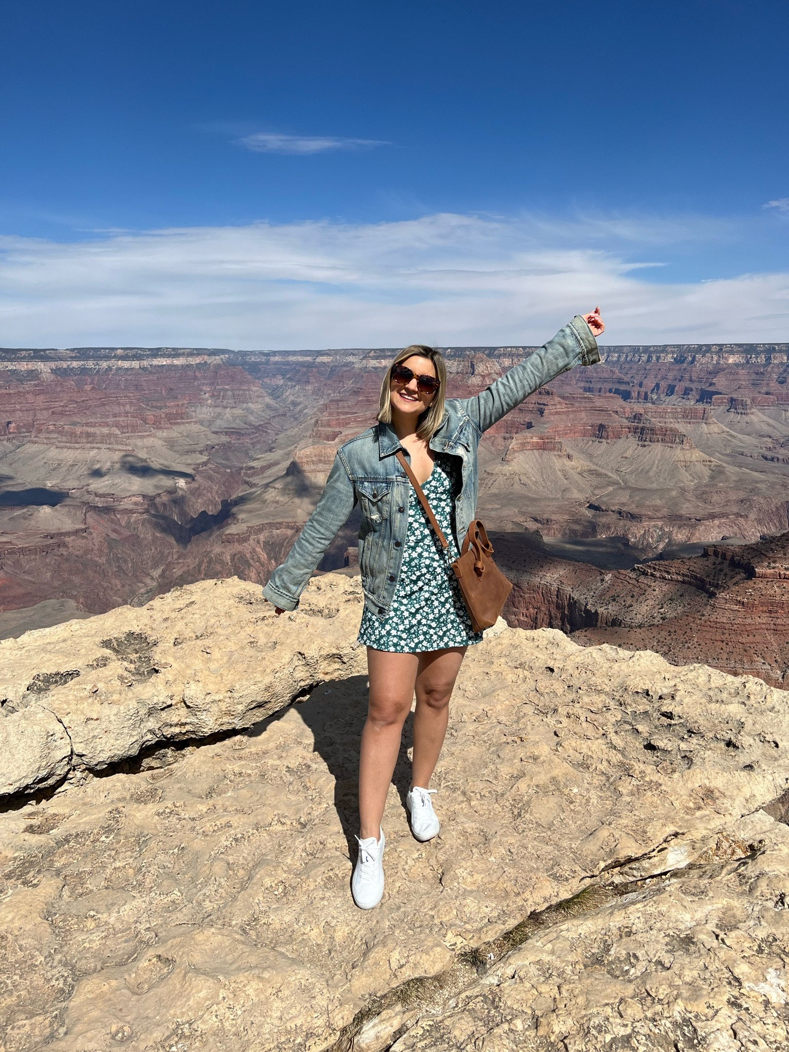 Use code LAURENANNI25 for 25% off this weekend!
My favorite, perfectly worn in jean jacket - size small, oversized fit
Crossbody bag - a great casual bag that fits a decent amount without being too overwhelming. 


#LTKsalealert