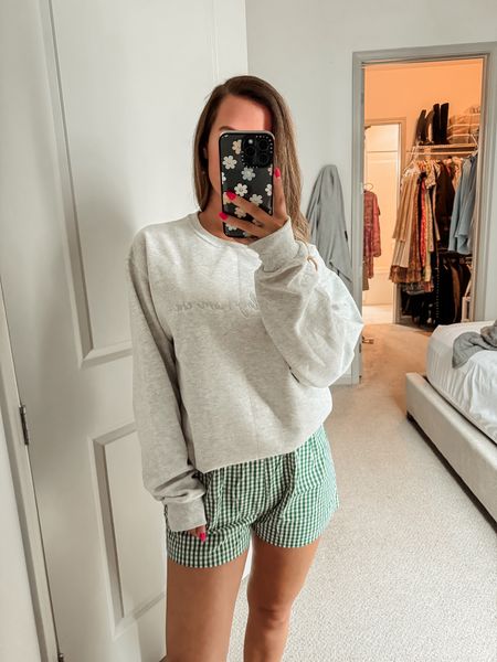 Boxer shorts // sweatshirt // under $50 // Amazon finds // what to buy on Amazon // cozy clothes // work from home  

#LTKFitness #LTKTravel #LTKStyleTip