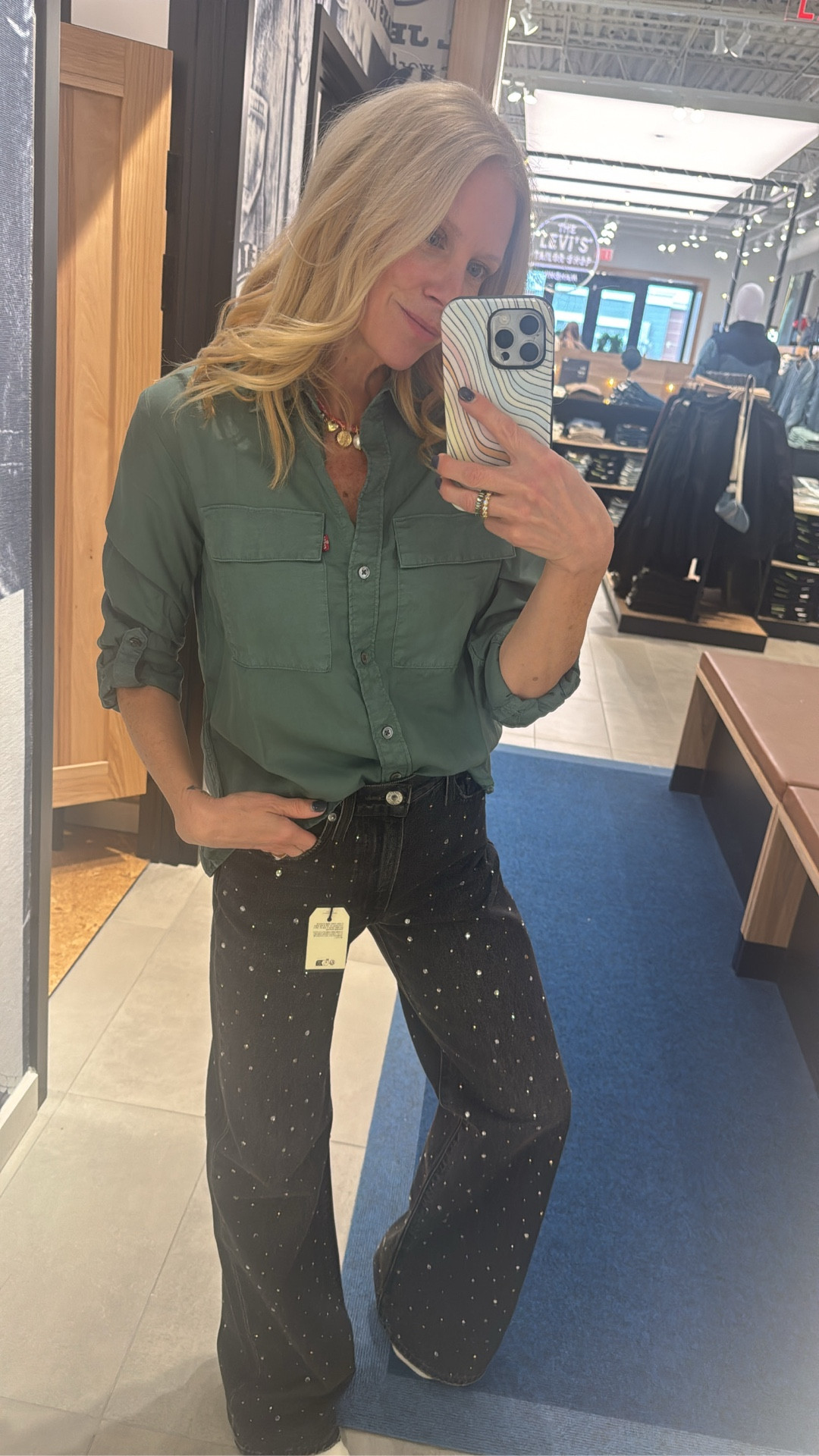 This black denim is perfect for the holidays!!! Love!! 
@levis #levis

#LTKOver40 #LTKHoliday #LTKCyberWeek