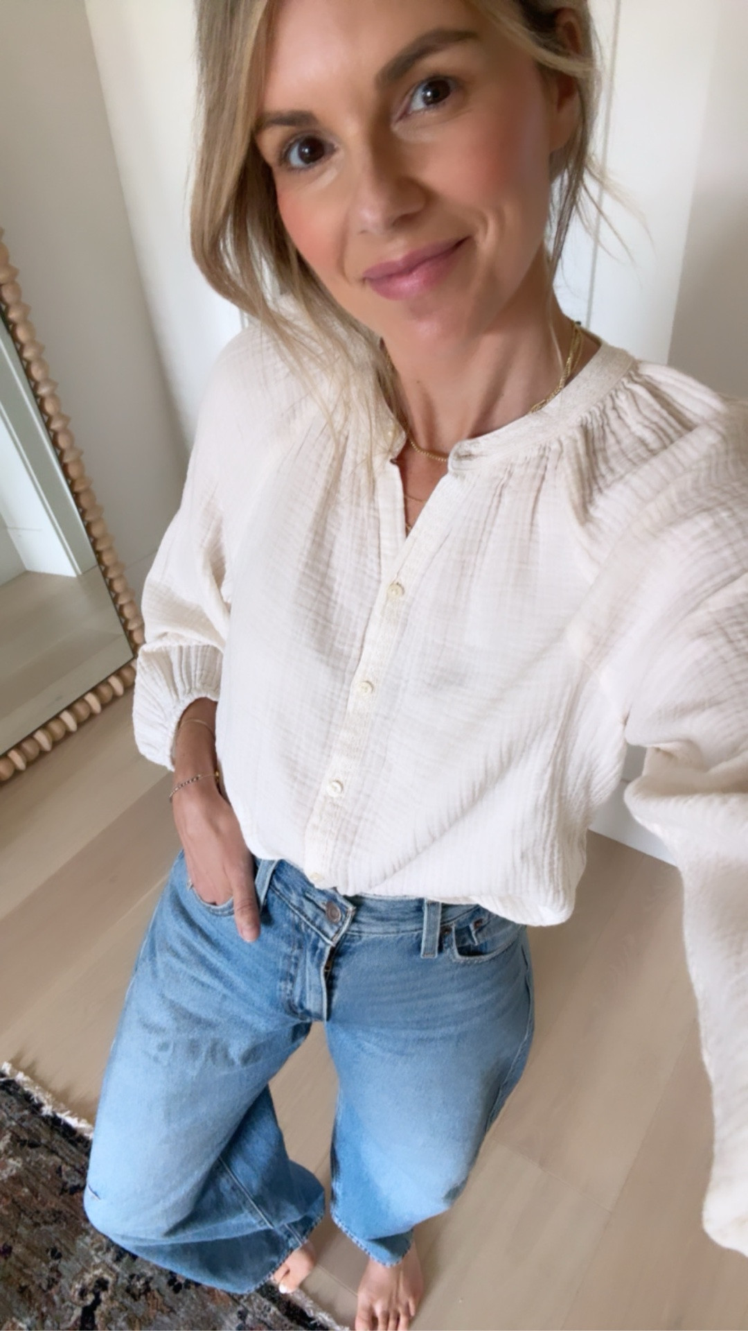 The texture and cut of the saw is so beautiful. I’m wearing a size small, which is my normal size. And then the barrel jeans are so good. I recommend sizing up one cause they actually have these buttons around the ways that you can send in which I feel like is perfect for having that big barrel look and then cinched/snatched waste. ￼

#LTKOver40