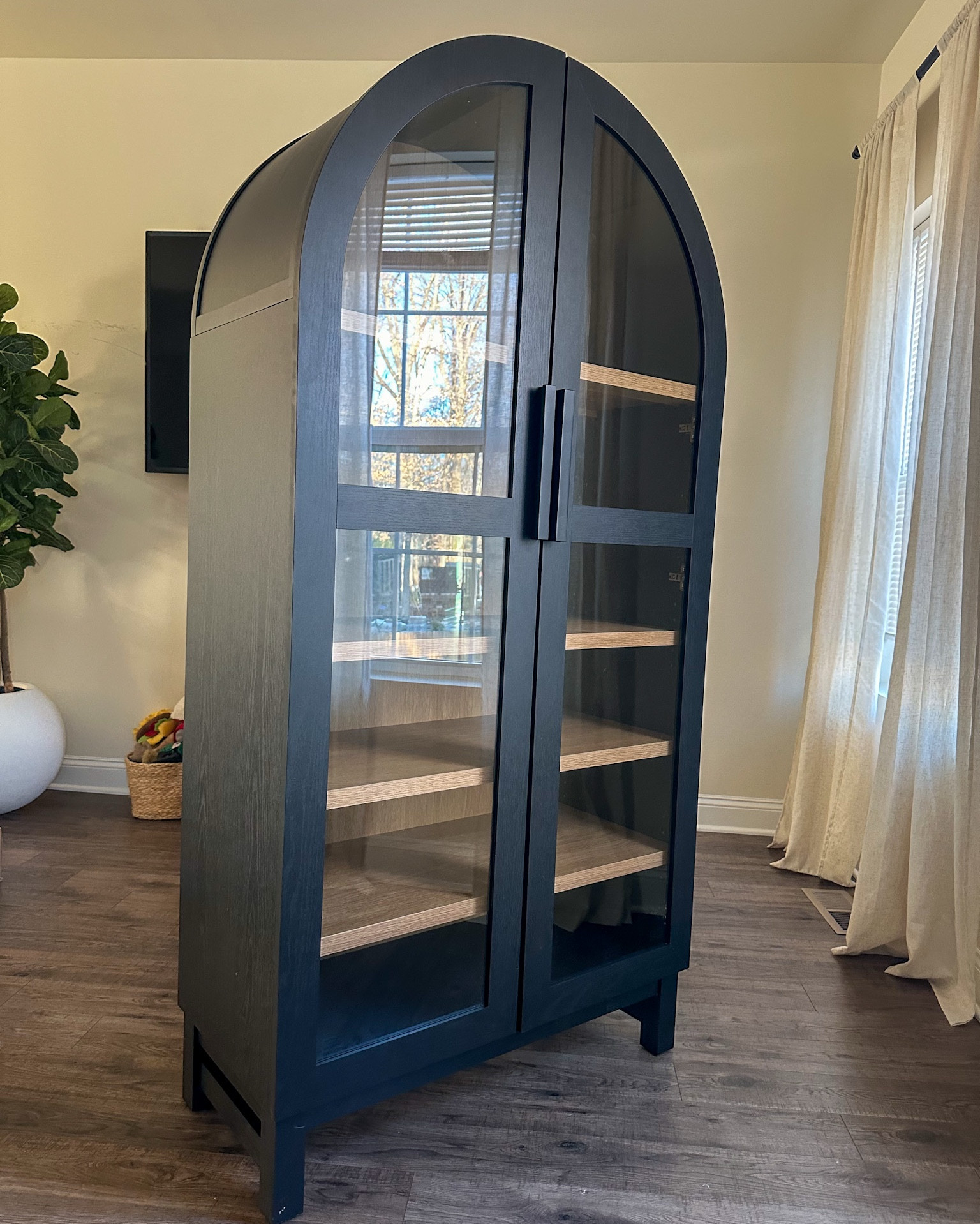 Y’all know I love being Bobtryce the Builder 🔨. I’ve been on the hunt for an arch bookshelf, and I finally found one that’s both luxurious and affordable! So excited to elevate my space with this piece!

#LTKHome