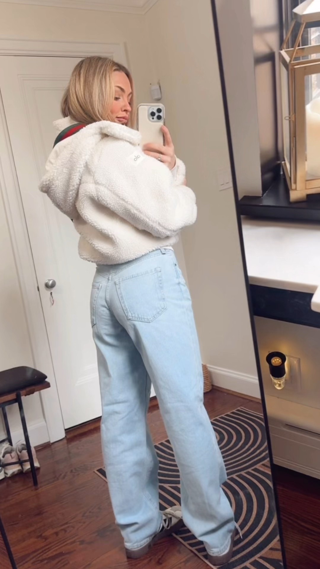 Feels like sweat pants, makes the booty look 👌🏼