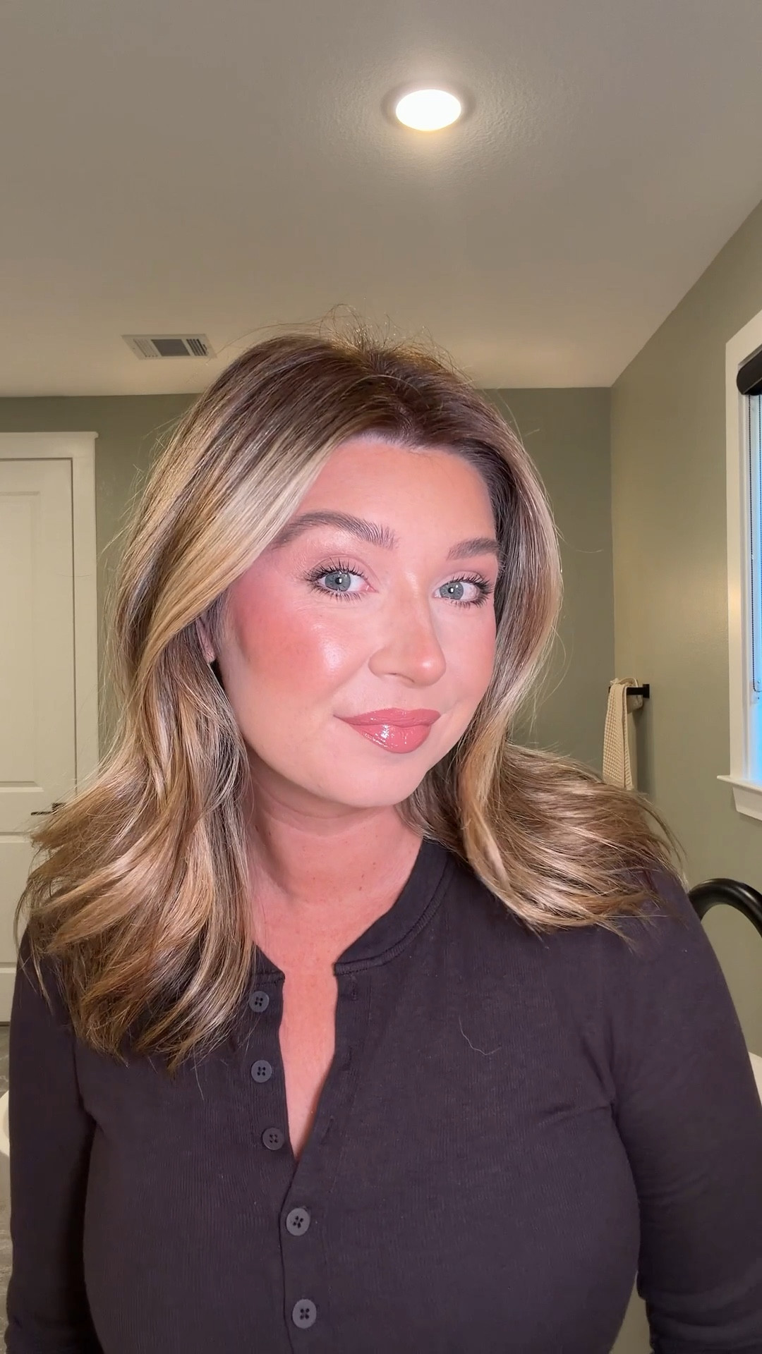 Holiday party makeup look✨

#LTKBeauty #LTKgrwm #LTKHoliday