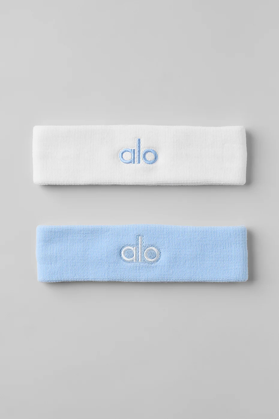ALO | Glow Sweatband (2-Pack) in Seashell Blue/White | Alo Yoga (US)