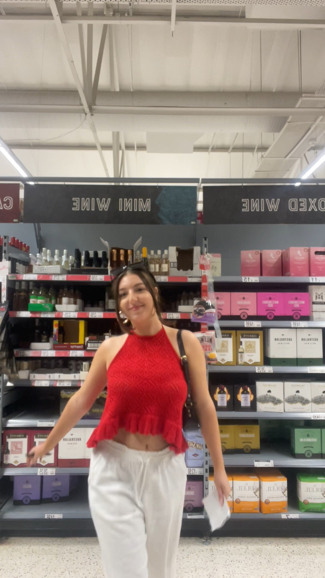 food shop fit checkkkkk 
top - new in @ asos 
I found that the top runs small!!! I’m wearing a size L 🫶
trousers - next from vinted 
shoes - Primark from vinted 
bag - vinted 
sunglasses - asos 

#LTKeurope